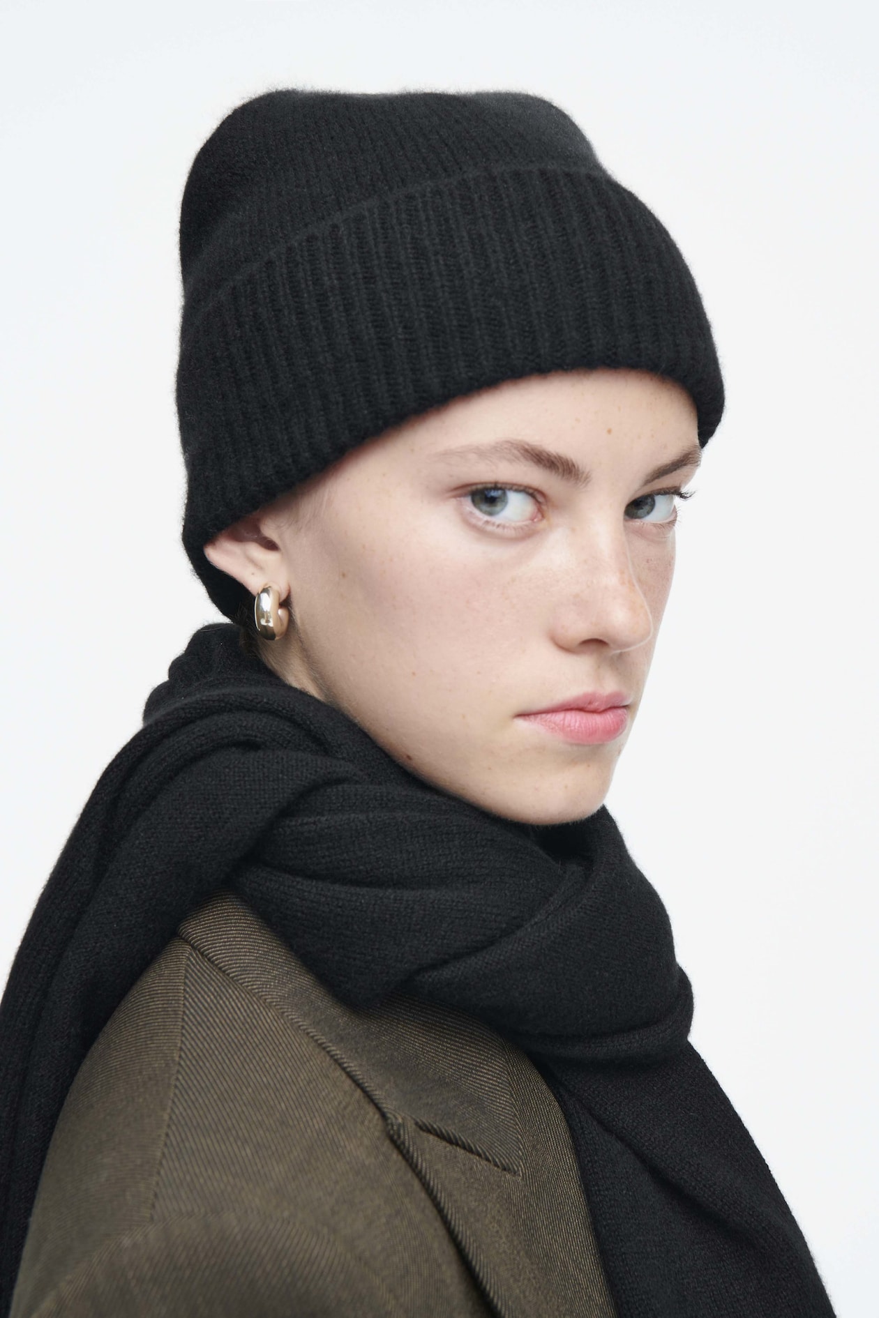 Шапка из чистого кашемира COS, черный
Шапка из чистого кашемира COS, черный