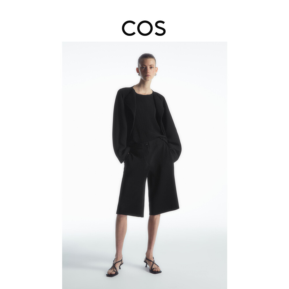 Женские плиссированные шорты-бермуды Cos, черный
Женские плиссированные шорты-бермуды Cos, черный