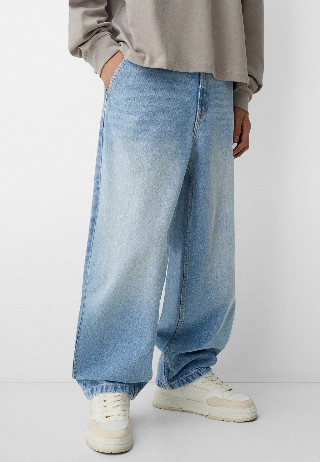 Джинсы свободного кроя SKATER Bershka, цвет Light Blue Denim
Джинсы свободного кроя SKATER Bershka, цвет Light Blue Denim