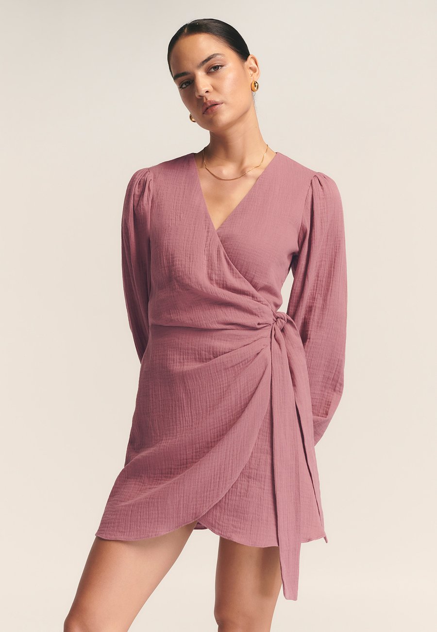 Платье ST MRLO DANA WRAP, Dusty Rose/Light Pink
Платье ST MRLO DANA WRAP, Dusty Rose/Light Pink