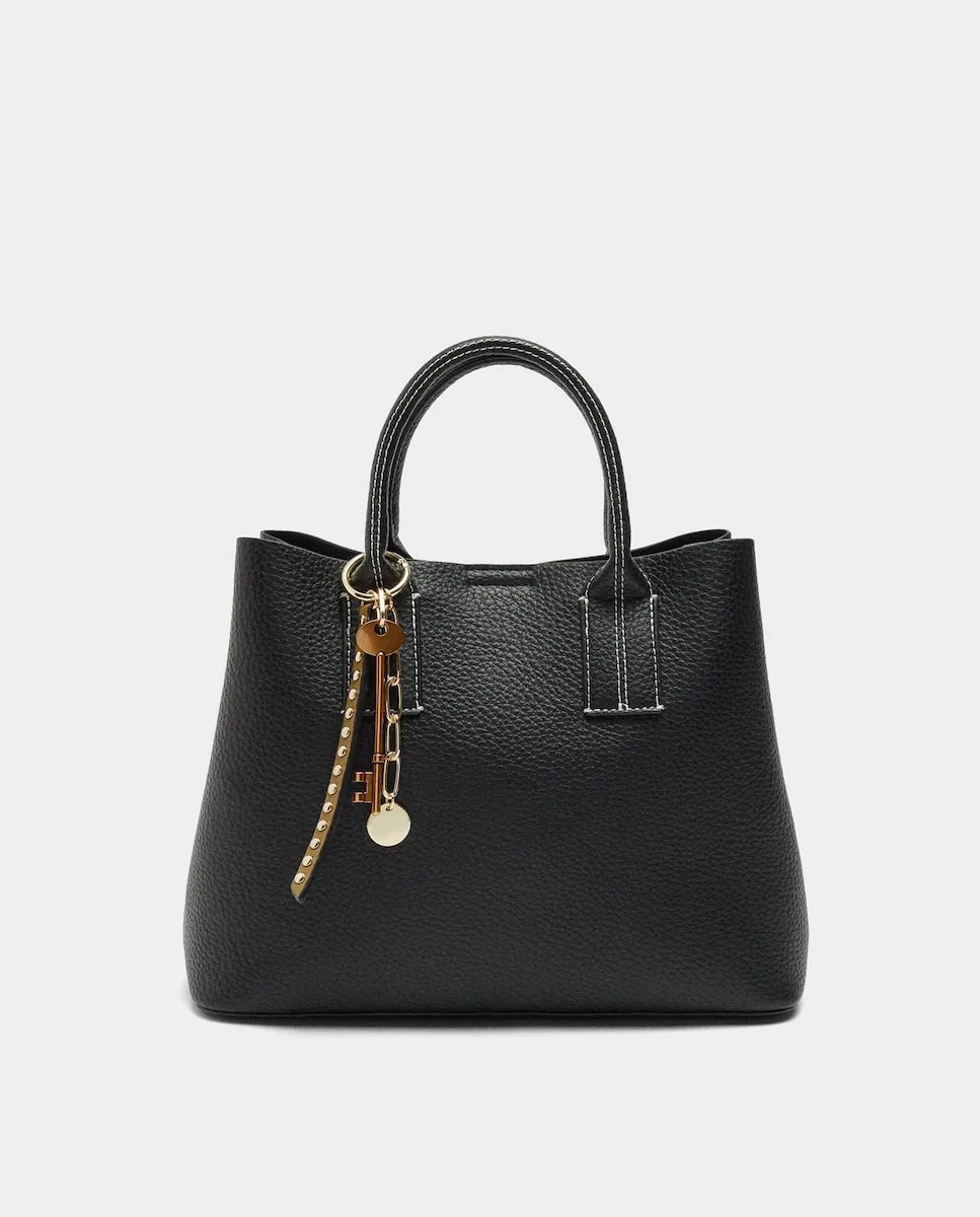 Трансформируется в сумку через плечо со съемным кольцом для ключей и застежкой-молнией, однотонная Parfois, черный
Трансформируется в сумку через плечо со съемным кольцом для ключей и застежкой-молнией, однотонная Parfois, черный