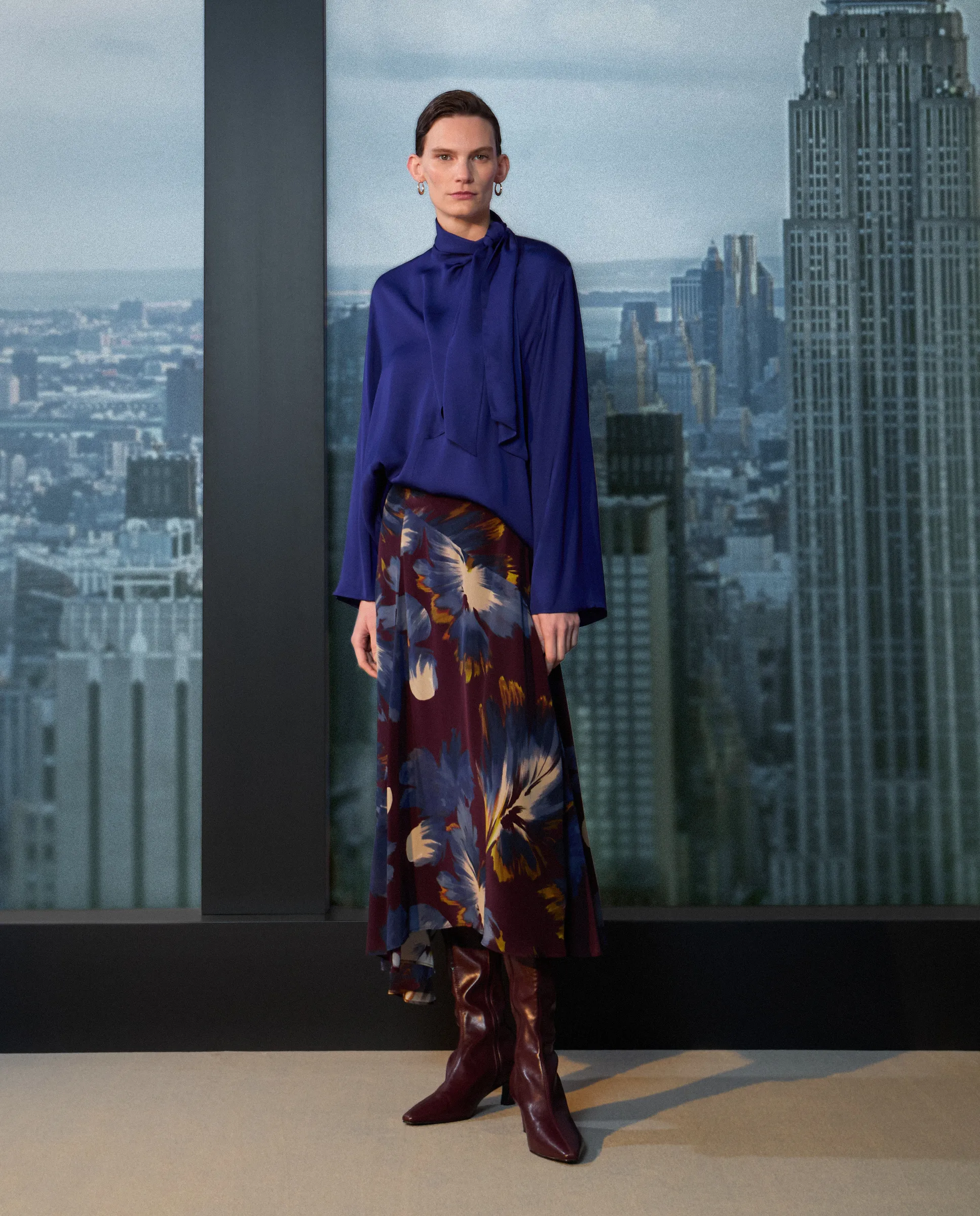 Женская блузка с завязывающимся воротником Woman Limited El Corte Inglés, темно-синий
Женская блузка с завязывающимся воротником Woman Limited El Corte Inglés, темно-синий