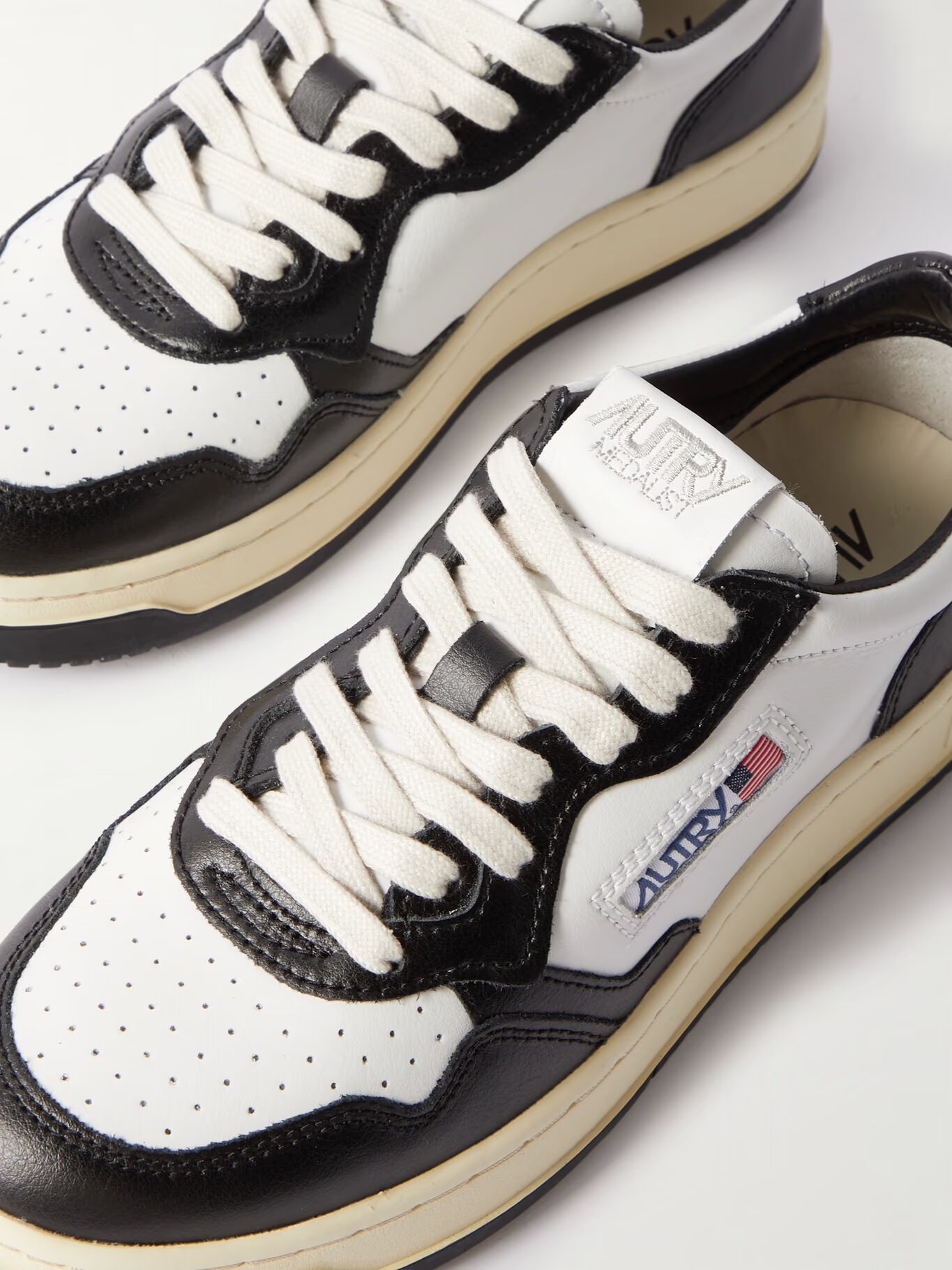 Двухцветные кожаные кроссовки Medalist AUTRY, белый
Двухцветные кожаные кроссовки Medalist AUTRY, белый