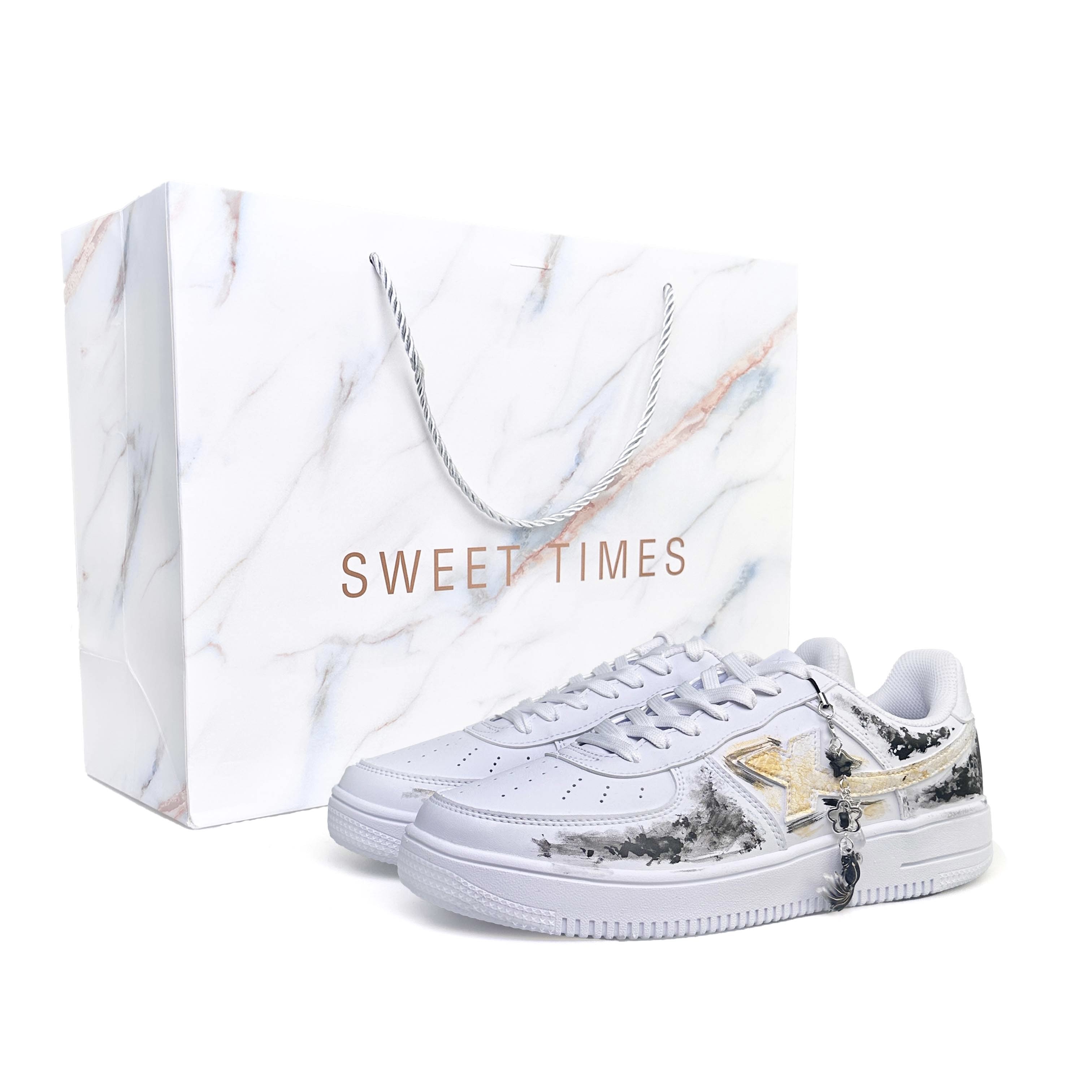 XTEP Кроссовки Air Force One с низким верхом для скейтборда, противоскользящие, износостойкие, мужские, белые, черно-золотые 
XTEP Кроссовки Air Force One с низким верхом для скейтборда, противоскользящие, износостойкие, мужские, белые, черно-золотые