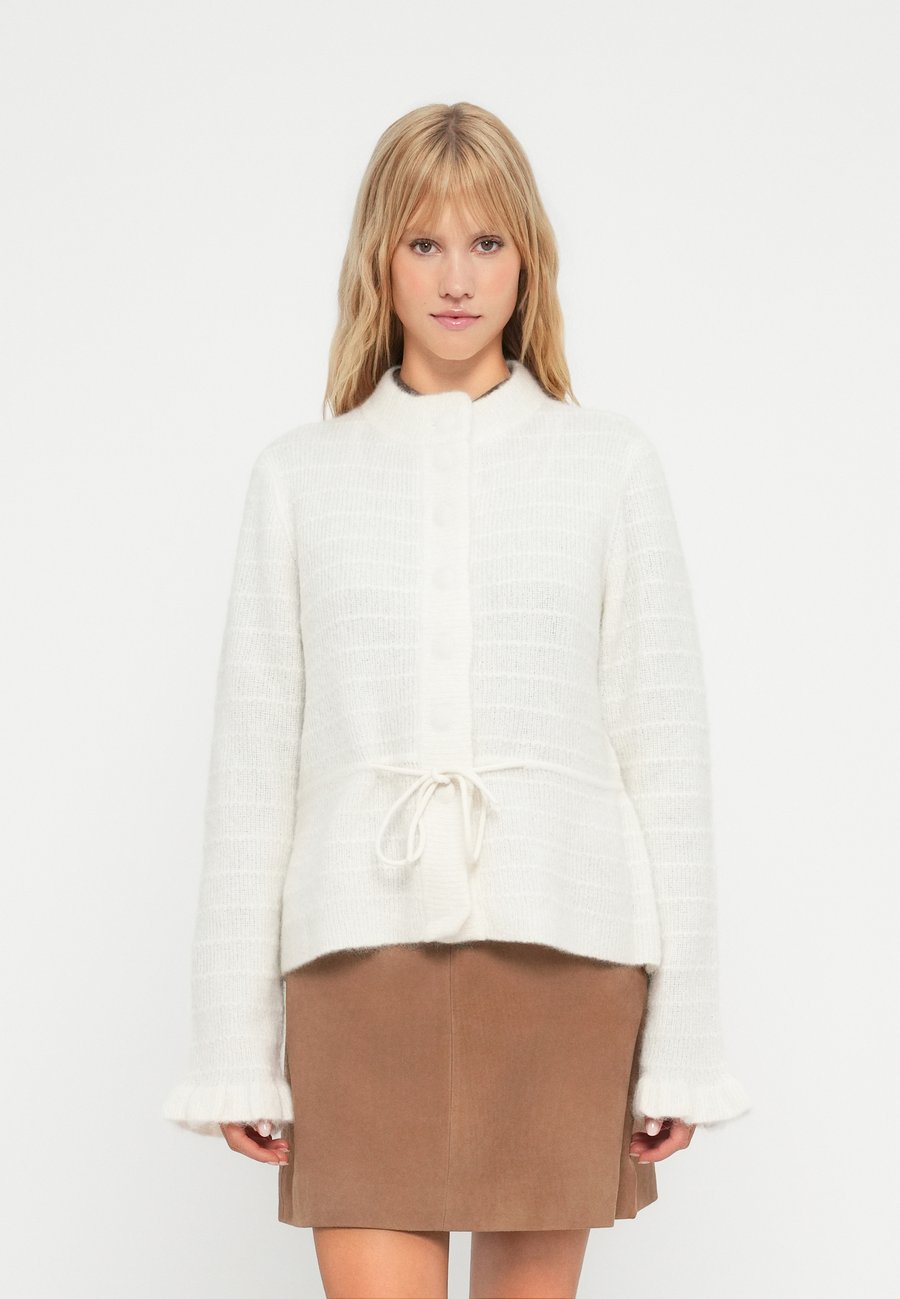 Кардиган YAS YASTHELLIS CARDIGAN, Star White/White
Кардиган YAS YASTHELLIS CARDIGAN, Star White/White