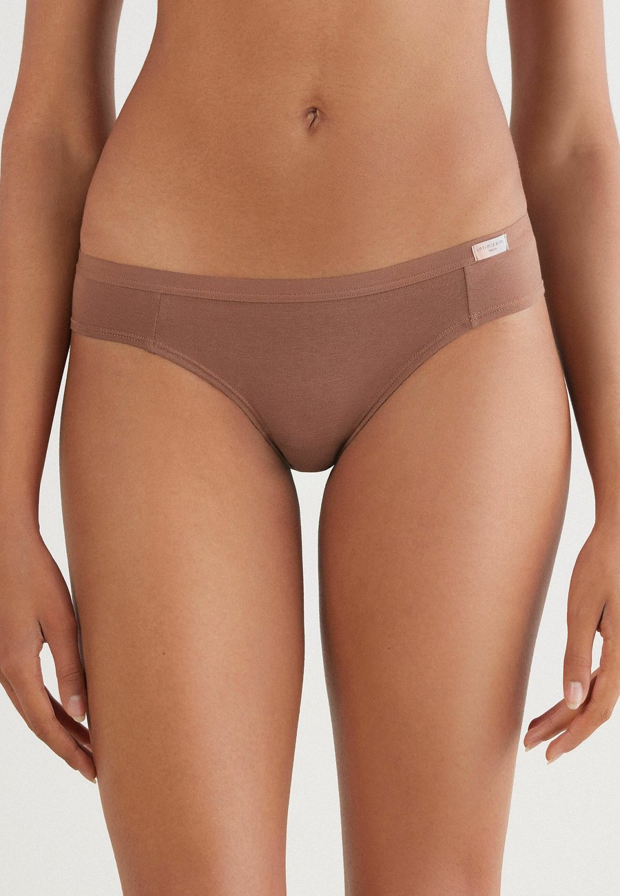 Брифы Intimissimi CUT, Natural/Camel
Брифы Intimissimi CUT, Natural/Camel
