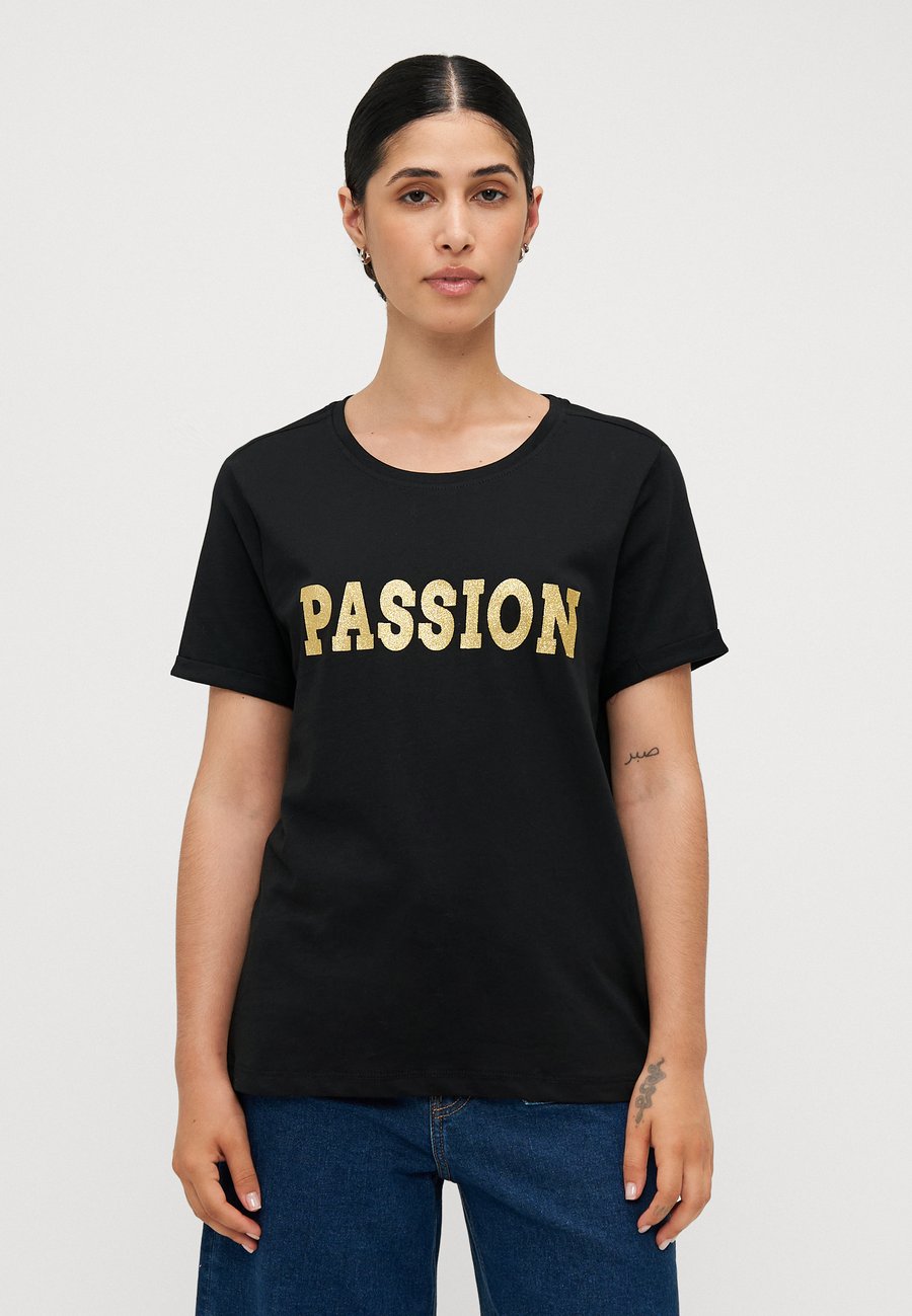 Футболка ONLY Petite ONLOLIVE AMOUR GLITTER , Black/Gold-Coloured/Black, Черный, Футболка ONLY Petite ONLOLIVE AMOUR GLITTER , Black/Gold-Coloured/Black
Футболка ONLY Petite ONLOLIVE AMOUR GLITTER , Black/Gold-Coloured/Black, Черный, Футболка ONLY Petite ONLOLIVE AMOUR GLITTER , Black/Gold-Coloured/Black