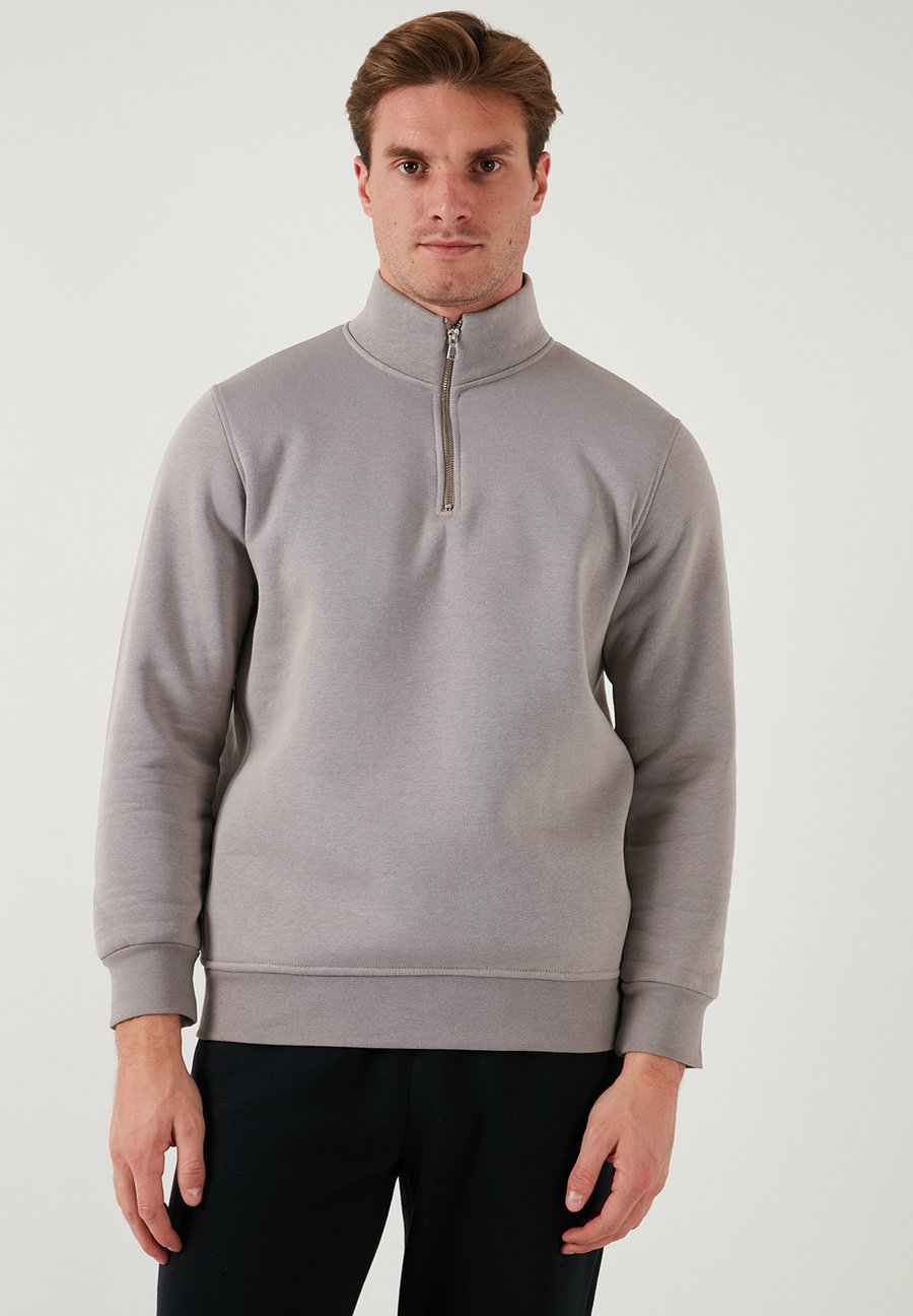 Толстовка Buratti REGULAR FIT, Light Grey
Толстовка Buratti REGULAR FIT, Light Grey