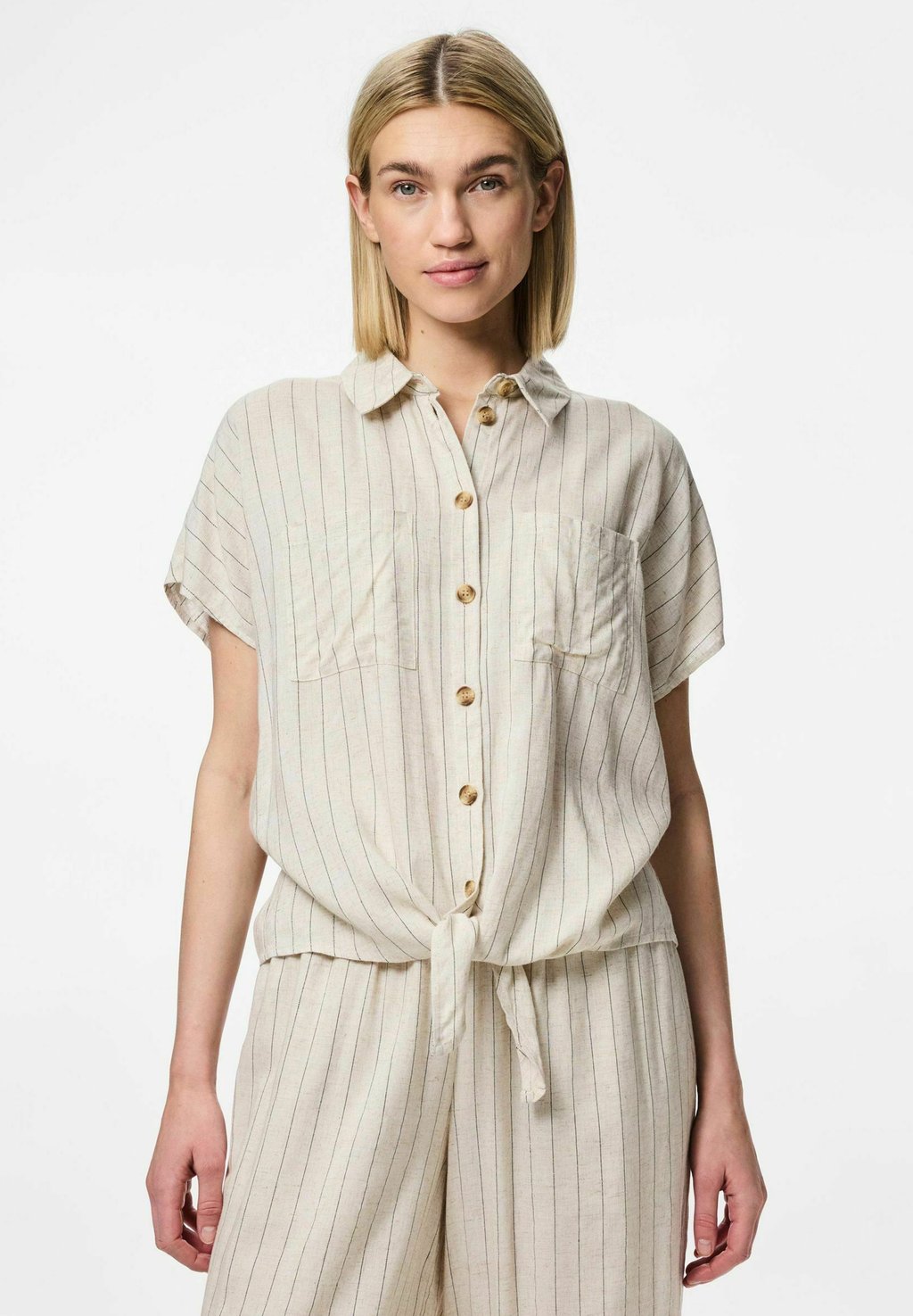 Рубашка KURZARM PCPIA Pieces, бежевый
Рубашка KURZARM PCPIA Pieces, бежевый