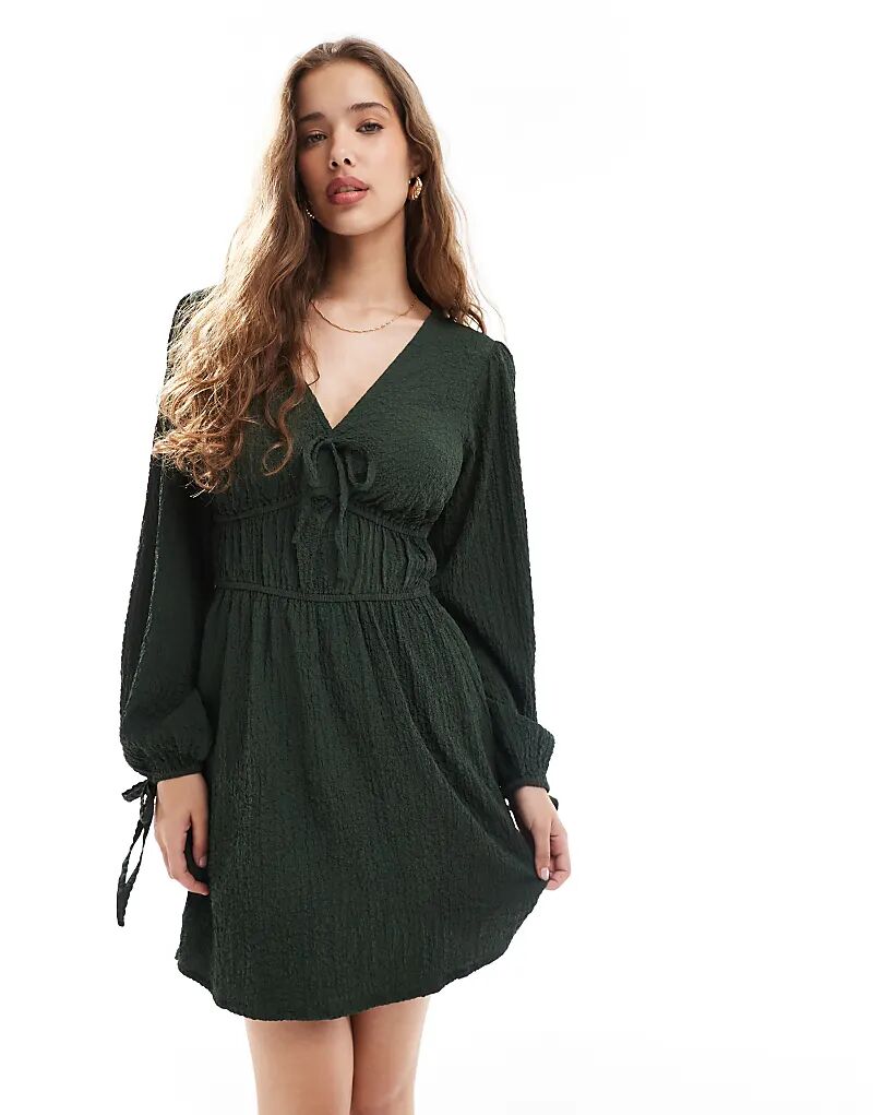 Мини-платье Wednesday's Girl с завязками на рукавах, текстурированное, лесного зеленого цвета
Мини-платье Wednesday's Girl с завязками на рукавах, текстурированное, лесного зеленого цвета