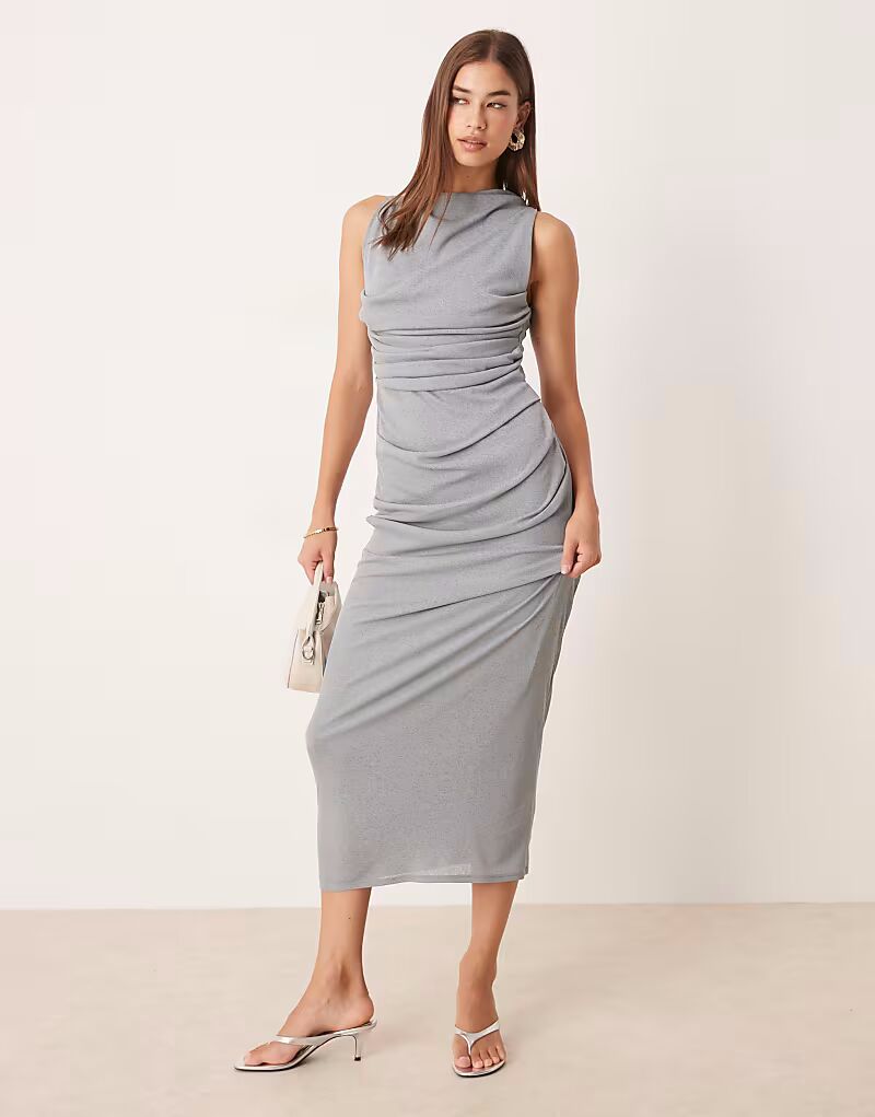 Платье миди без рукавов со сборками серого цвета Asos Design
Платье миди без рукавов со сборками серого цвета Asos Design