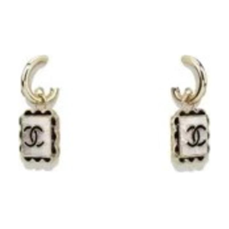 Chanel Женские серьги, черные с белым
Chanel Женские серьги, черные с белым