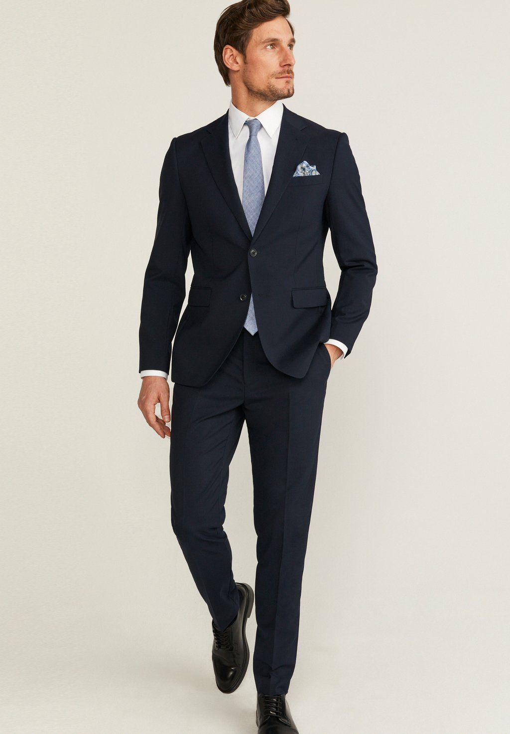 Пиджак TAYLOR PREMIUM TAILORED FIT Bläck, синий
Пиджак TAYLOR PREMIUM TAILORED FIT Bläck, синий