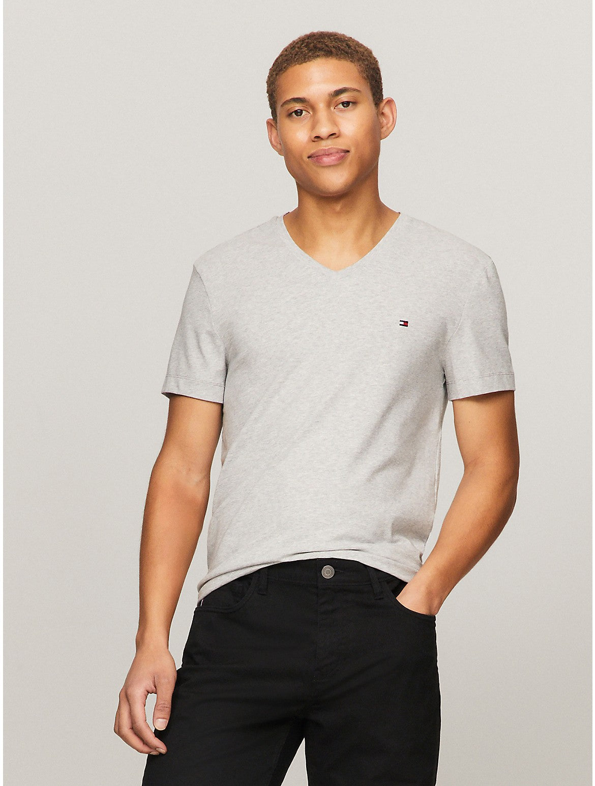 Мужская однотонная футболка Tommy Hilfiger Slim Fit с V-образным вырезом, цвет grey heather
Мужская однотонная футболка Tommy Hilfiger Slim Fit с V-образным вырезом, цвет grey heather
