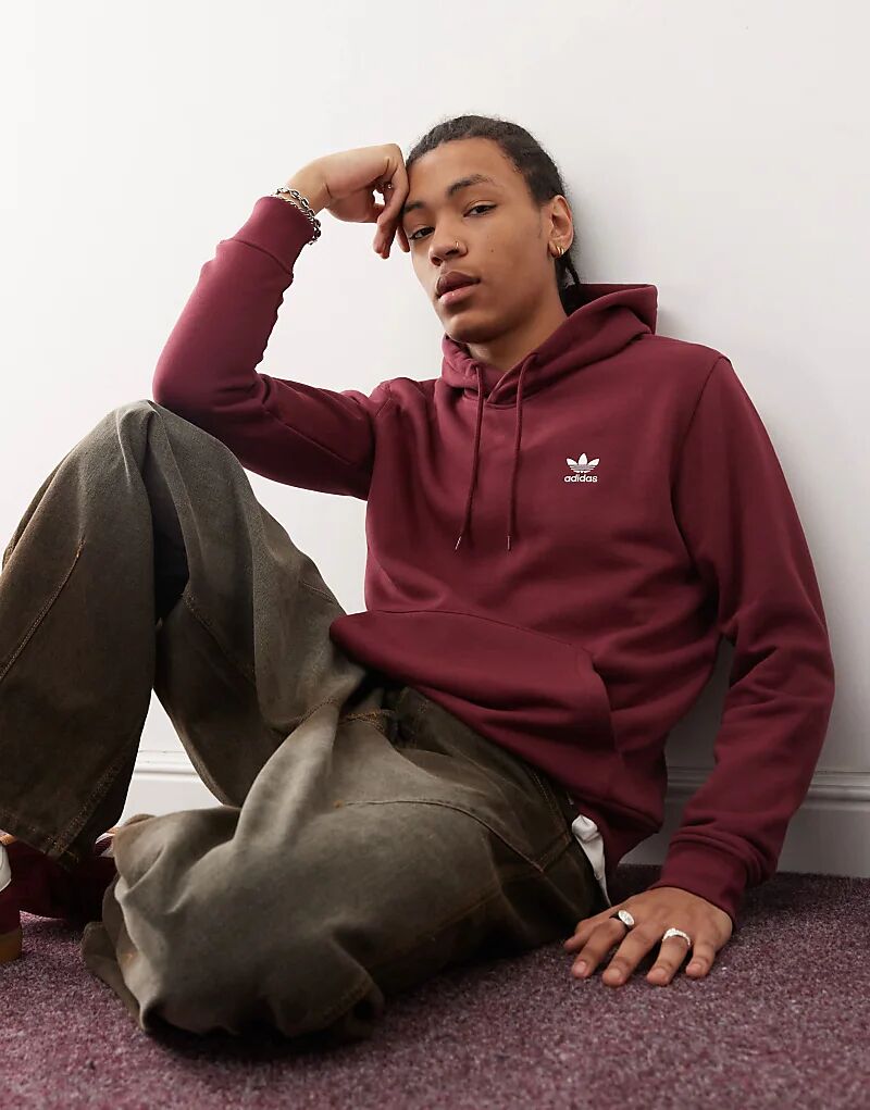 Толстовка с капюшоном Trefoil Essentials бордового цвета adidas Originals
Толстовка с капюшоном Trefoil Essentials бордового цвета adidas Originals