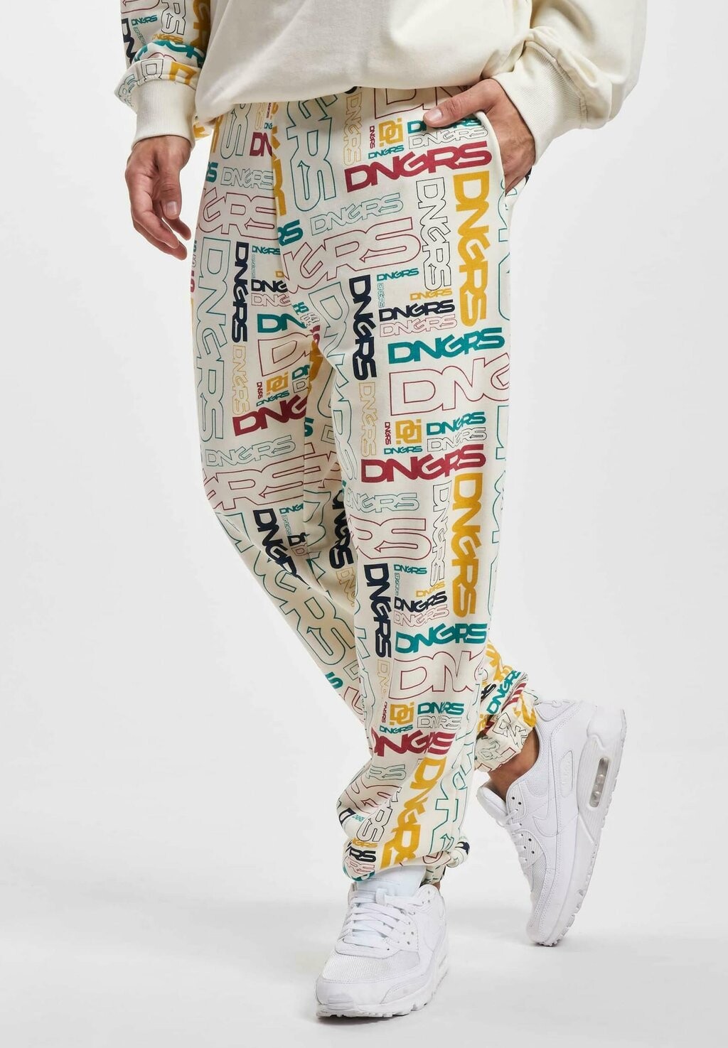 Спортивные брюки MAZE Dangerous DNGRS, белый
Спортивные брюки MAZE Dangerous DNGRS, белый