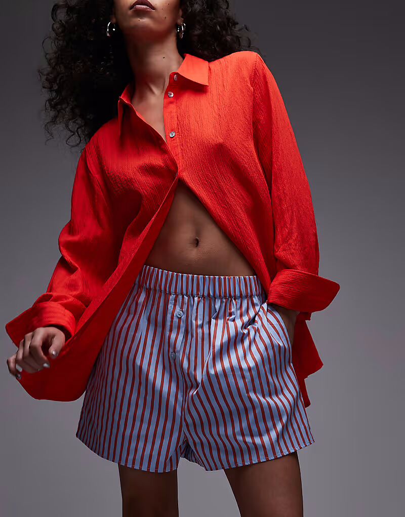 Боксеры-шорты Topshop в полоску синего цвета
Боксеры-шорты Topshop в полоску синего цвета