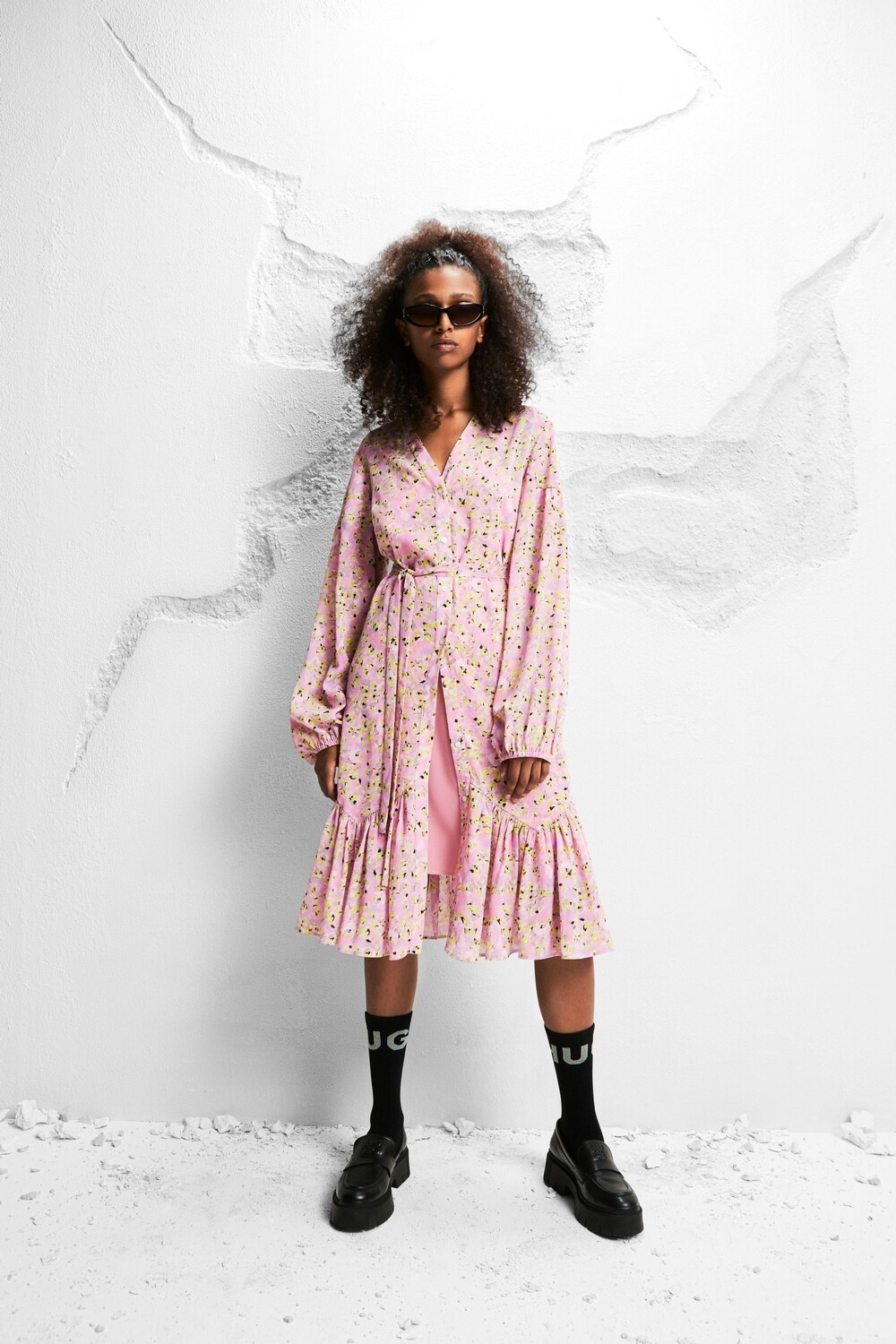 Платье миди с цветочным принтом и поясом Hugo, розовый
Платье миди с цветочным принтом и поясом Hugo, розовый