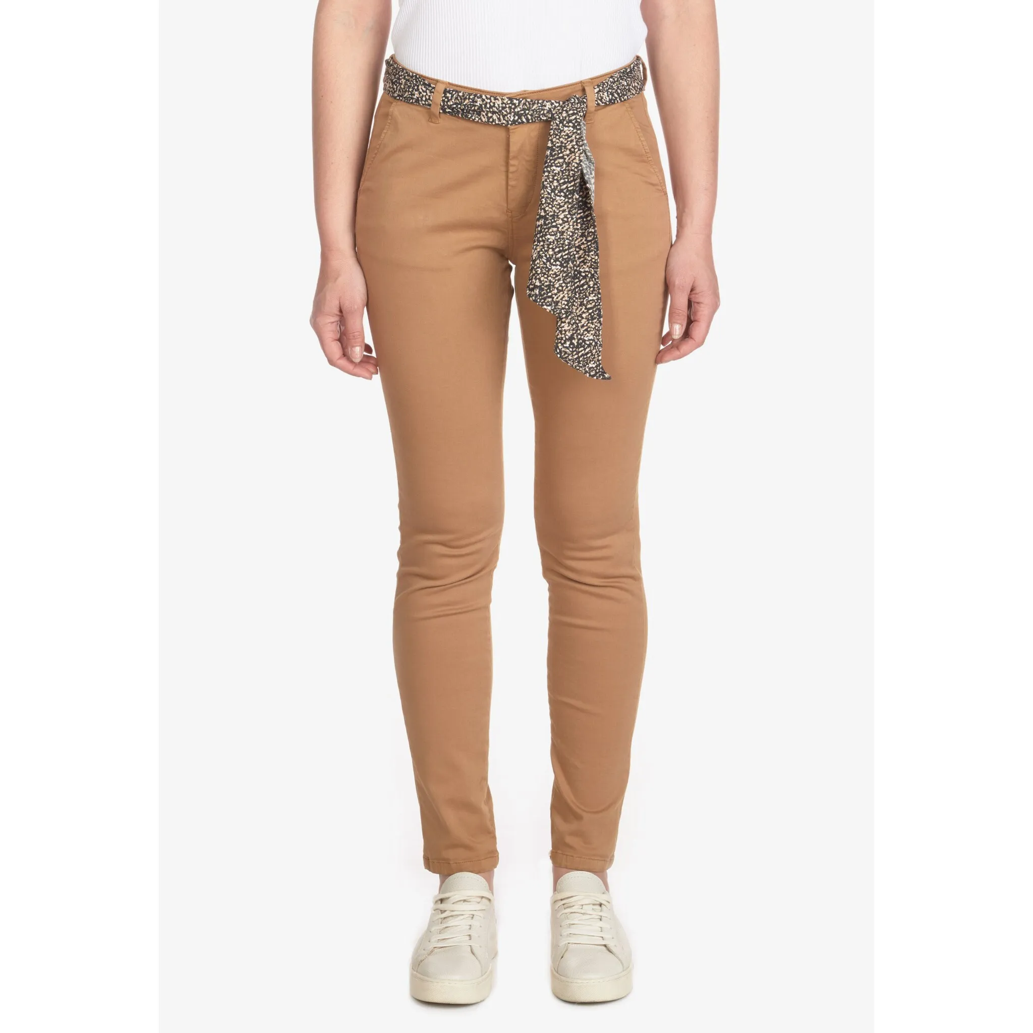 Брюки-чиносы Le Temps Des Cerises "DYLI 4" из эластичного хлопка, белый
Брюки-чиносы Le Temps Des Cerises "DYLI 4" из эластичного хлопка, белый