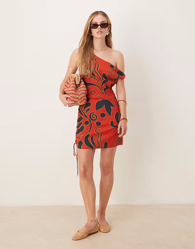 Мини-платье ASOS DESIGN с открытыми плечами и сборками по бокам в красном цвете с принтом
Мини-платье ASOS DESIGN с открытыми плечами и сборками по бокам в красном цвете с принтом