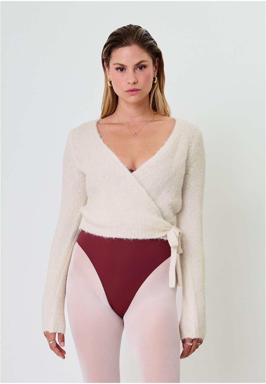 Кардиган OH APRIL Cardigan, Ivory/Off-White
Кардиган OH APRIL Cardigan, Ivory/Off-White