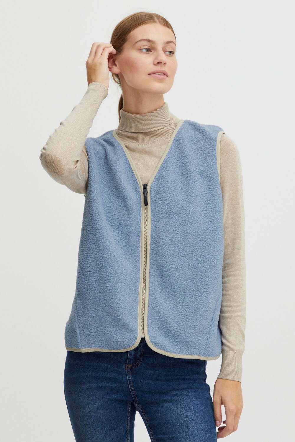 Утепленный жилет Oxmo Kurz, синий
Утепленный жилет Oxmo Kurz, синий