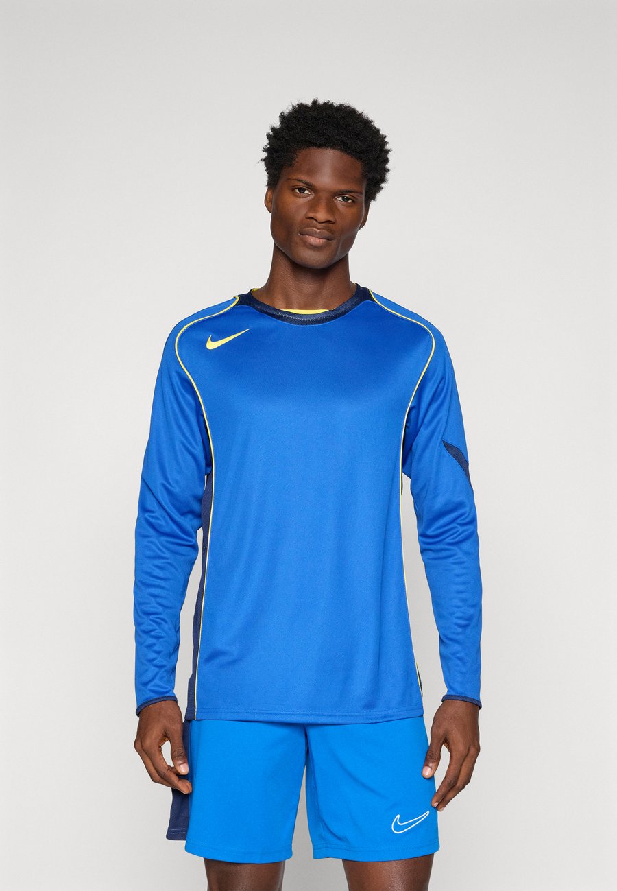 Топ Nike Performance T90 TOP, Game Royal/Midnight Navy/Lightening/Royal Blue
Топ Nike Performance T90 TOP, Game Royal/Midnight Navy/Lightening/Royal Blue