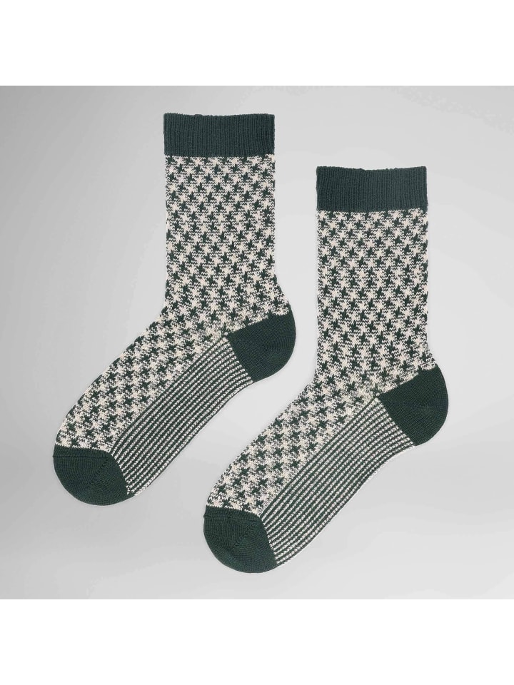 Носки в клетку гусиная лапка в бутылочно-зеленом цвете Hudson
Носки в клетку гусиная лапка в бутылочно-зеленом цвете Hudson