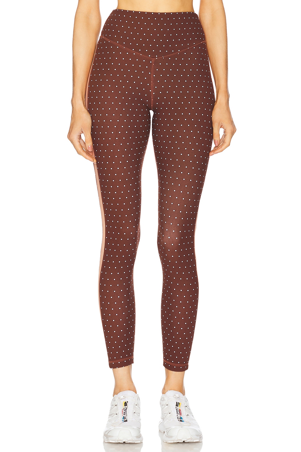 Maho 25in высокие брюки миди The Upside с полосками
Maho 25in высокие брюки миди The Upside с полосками