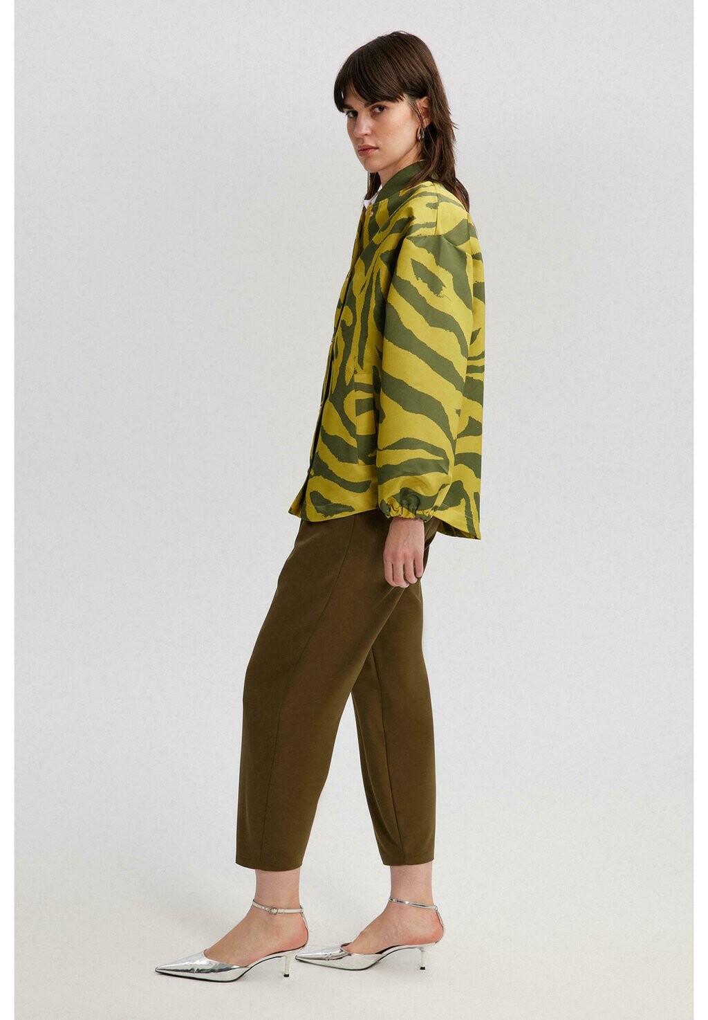 Бомбер PATTERNED Touché Privé, хаки 
Бомбер PATTERNED Touché Privé, хаки