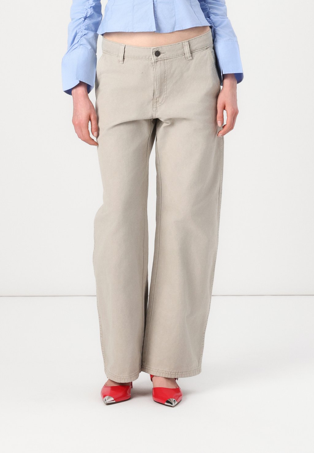 Брюки LOOSE CARPENTER Weekday, бежевый
Брюки LOOSE CARPENTER Weekday, бежевый