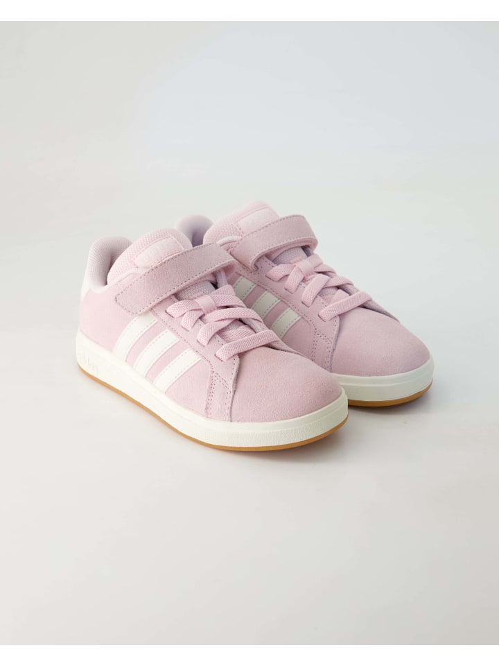 Adidas Розовые кроссовки
Adidas Розовые кроссовки