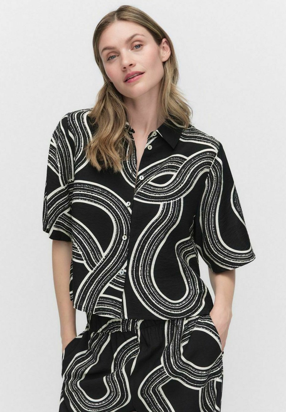 Блузка на пуговицах GAIA PRINTED STOCKH LM Studio, черный
Блузка на пуговицах GAIA PRINTED STOCKH LM Studio, черный