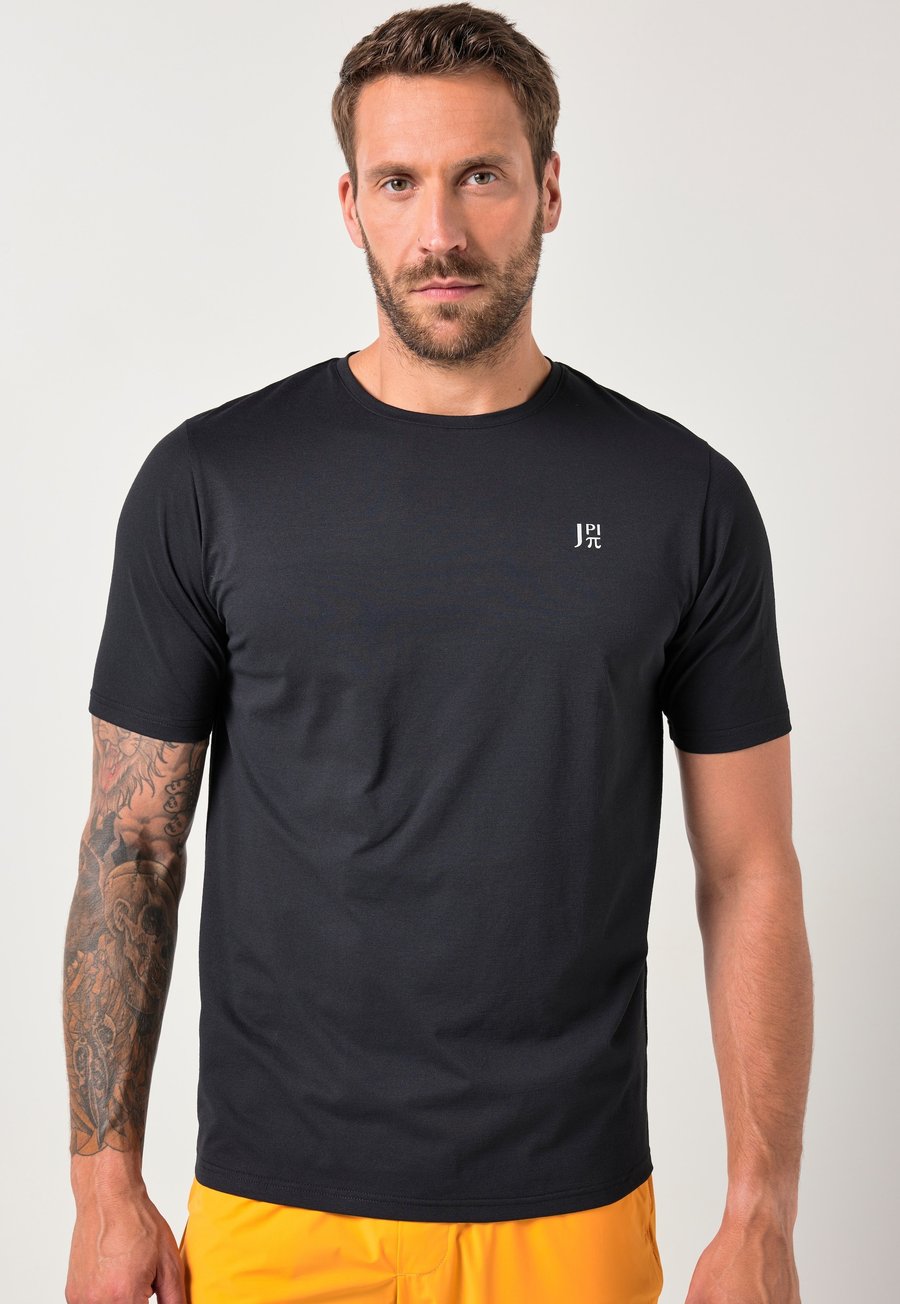 Футболка JP1880 JAY-PI TECHNICAL FITNESS SHORT SLEEVE , Black, Черный, Футболка JP1880 JAY-PI TECHNICAL FITNESS SHORT SLEEVE , Black
Футболка JP1880 JAY-PI TECHNICAL FITNESS SHORT SLEEVE , Black, Черный, Футболка JP1880 JAY-PI TECHNICAL FITNESS SHORT SLEEVE , Black