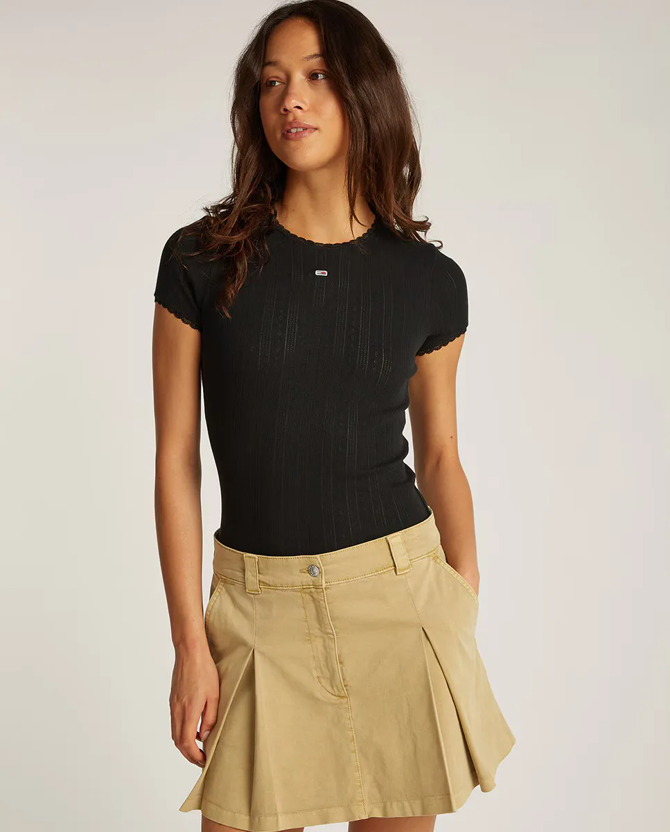 Женская приталенная футболка из ткани пуантель Tommy Jeans, чёрный
Женская приталенная футболка из ткани пуантель Tommy Jeans, чёрный