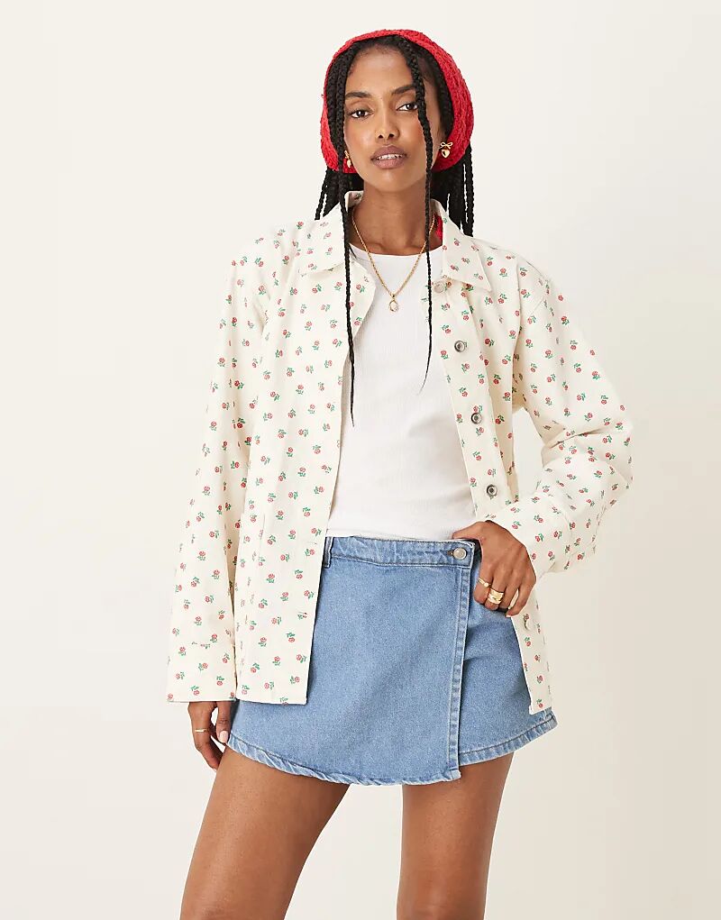 Куртка Magnus OMNES с цветочным воротником и раскладным воротником белого цвета
Куртка Magnus OMNES с цветочным воротником и раскладным воротником белого цвета