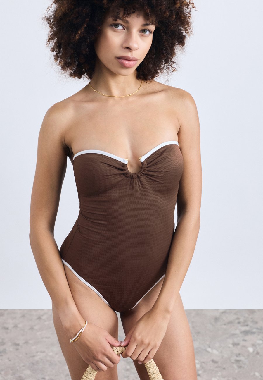Купальник Seafolly BEACH BOUND RING FRONT BANDEAU ONE PIECE, Dark Chocolate/Dark Brown, Коричневый, Купальник Seafolly BEACH BOUND RING FRONT BANDEAU ONE PIECE, Dark Chocolate/Dark Brown
Купальник Seafolly BEACH BOUND RING FRONT BANDEAU ONE PIECE, Dark Chocolate/Dark Brown, Коричневый, Купальник Seafolly BEACH BOUND RING FRONT BANDEAU ONE PIECE, Dark Chocolate/Dark Brown