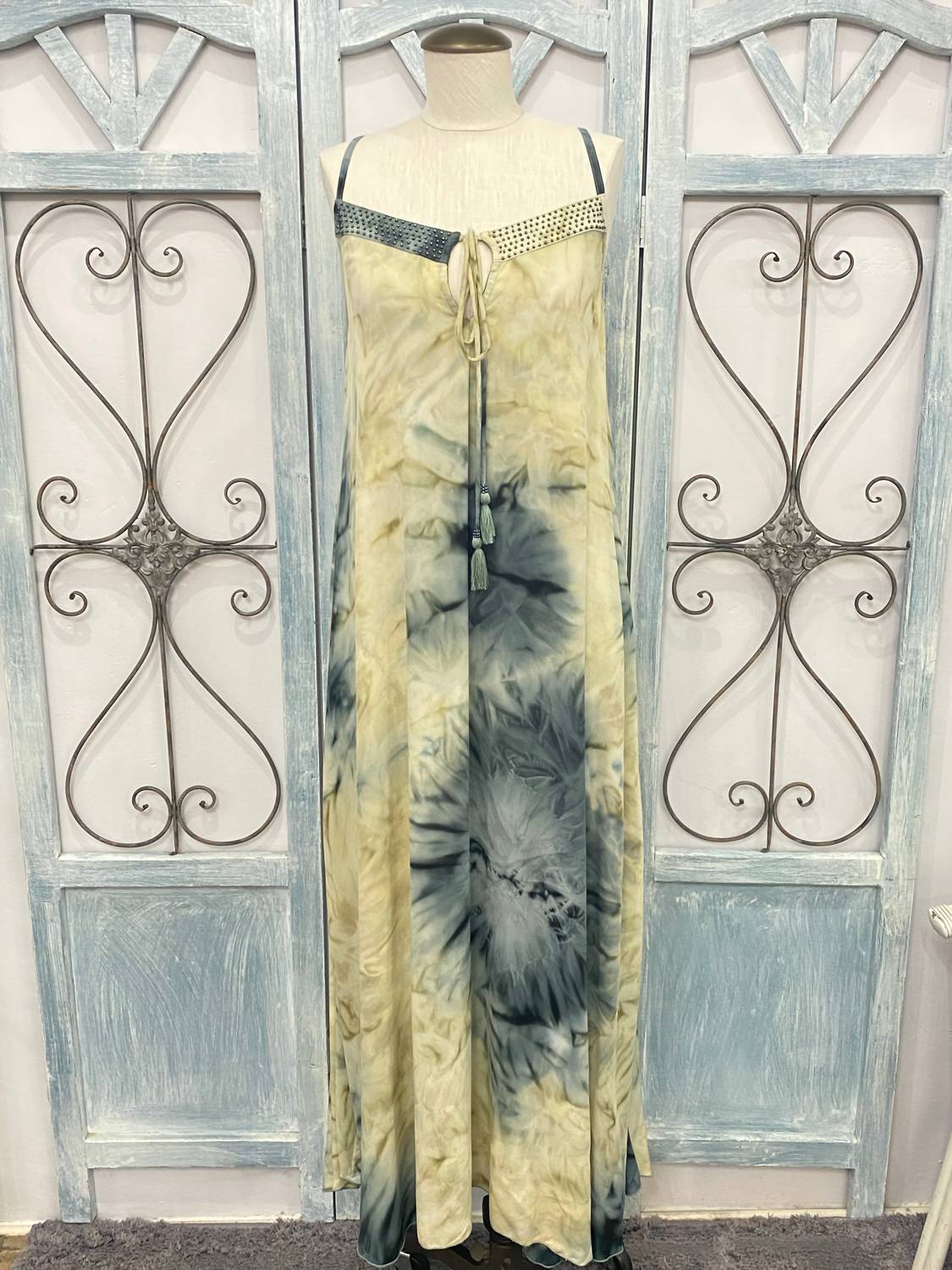 Женское платье макси Alohi Tie Dye бежевого/серого цвета Khush
Женское платье макси Alohi Tie Dye бежевого/серого цвета Khush