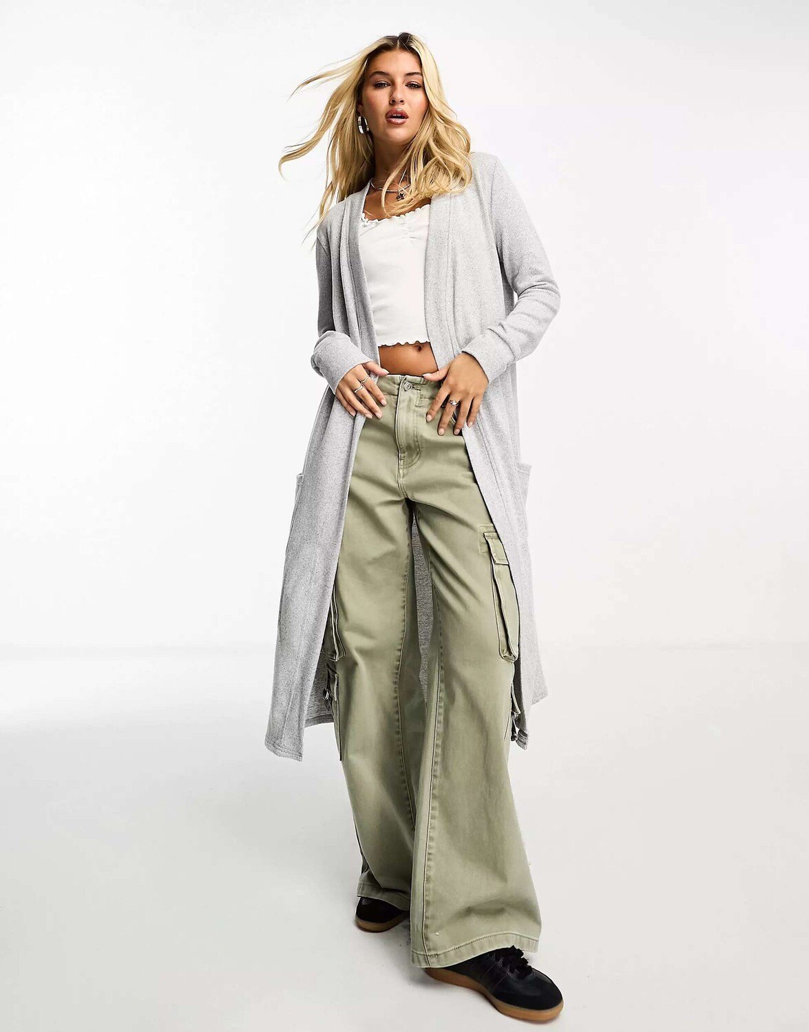 Легкий длинный серый кардиган Noisy May
Легкий длинный серый кардиган Noisy May