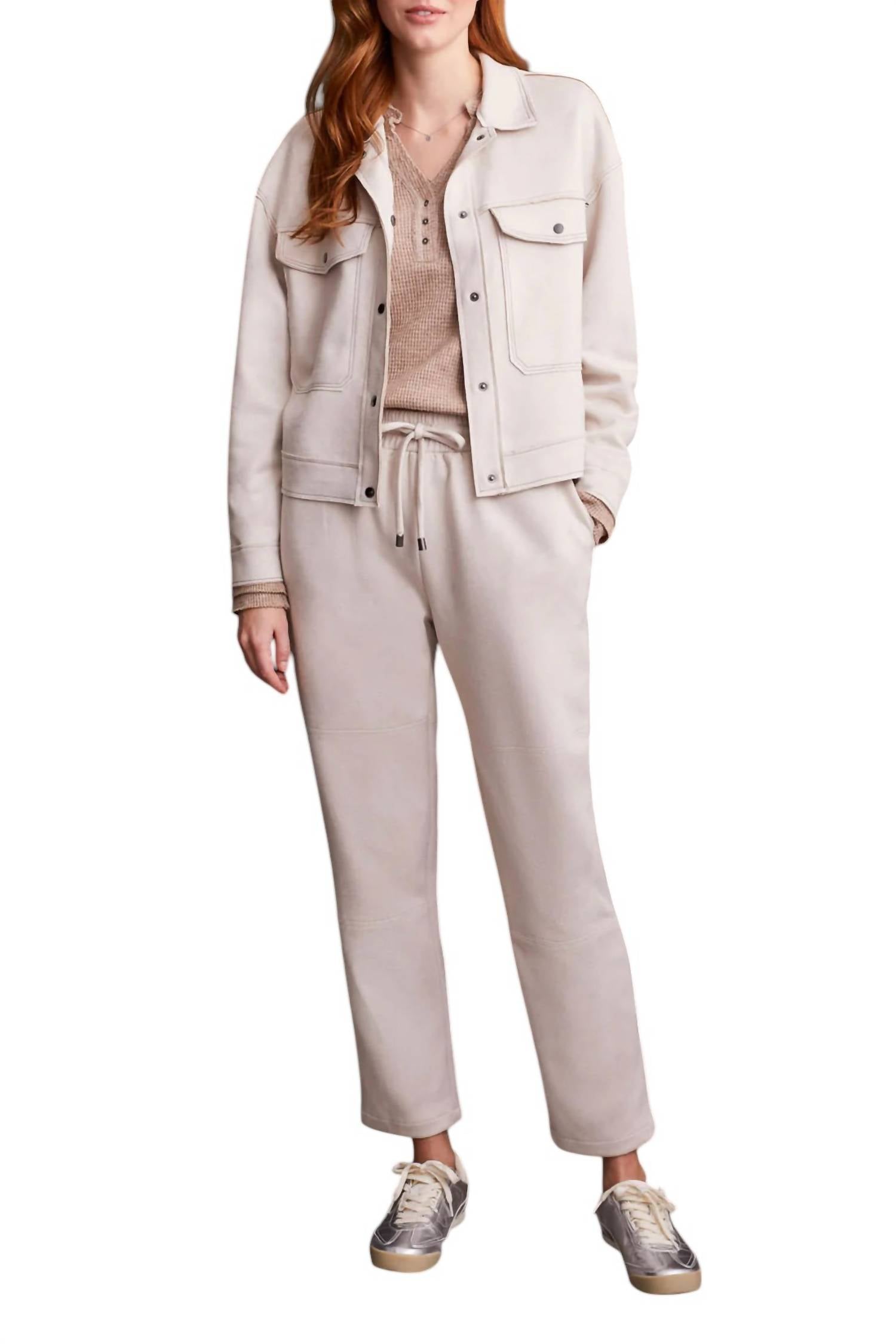 Замшевые брюки цвета яичной скорлупы TRIBAL, цвет eggshell
Замшевые брюки цвета яичной скорлупы TRIBAL, цвет eggshell