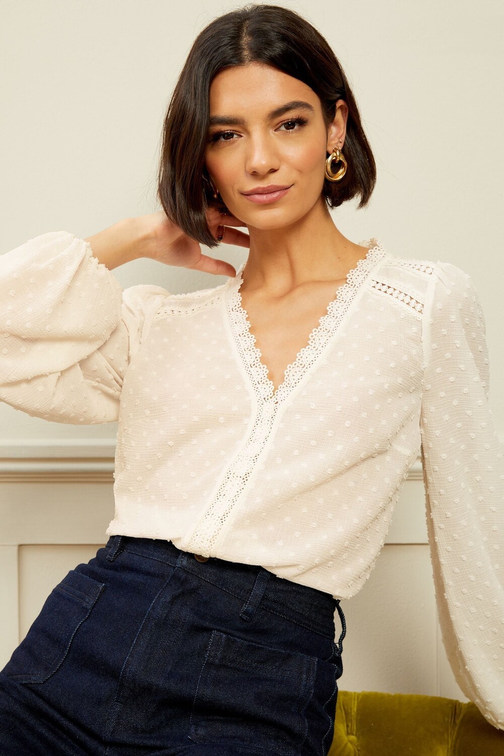 Блузка с V образным вырезом и кружевной отделкой из ткани «добби» Love & Roses, белый
Блузка с V образным вырезом и кружевной отделкой из ткани «добби» Love & Roses, белый