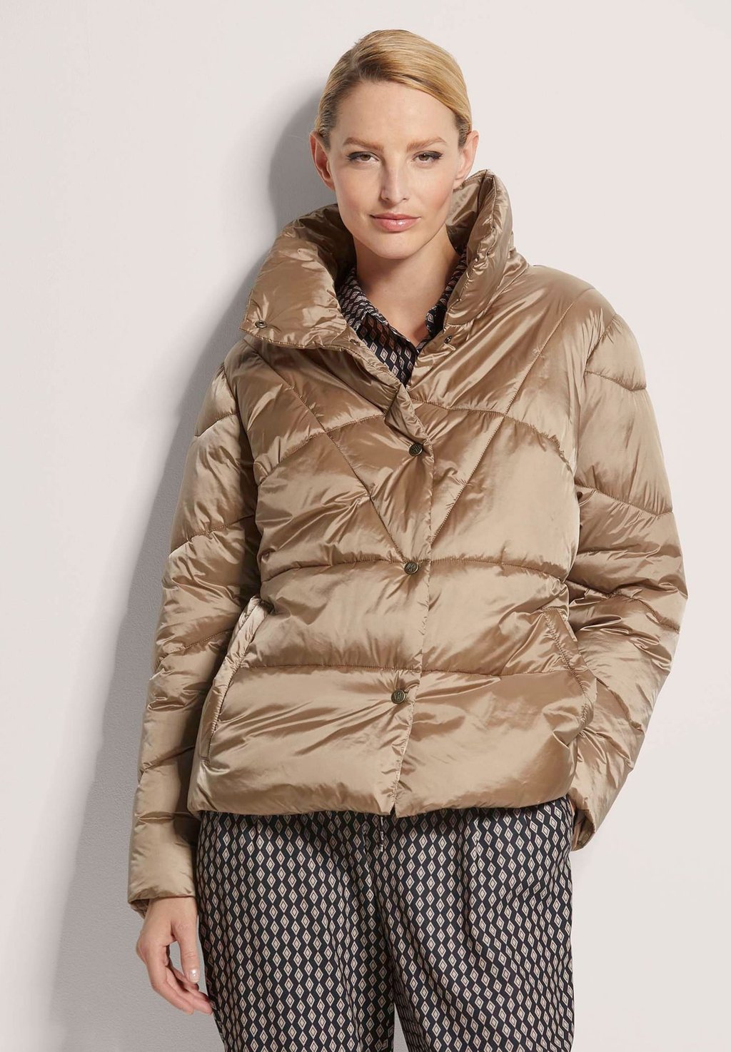 Зимняя куртка WATTIERTE STEPP MADELEINE, коричневый
Зимняя куртка WATTIERTE STEPP MADELEINE, коричневый