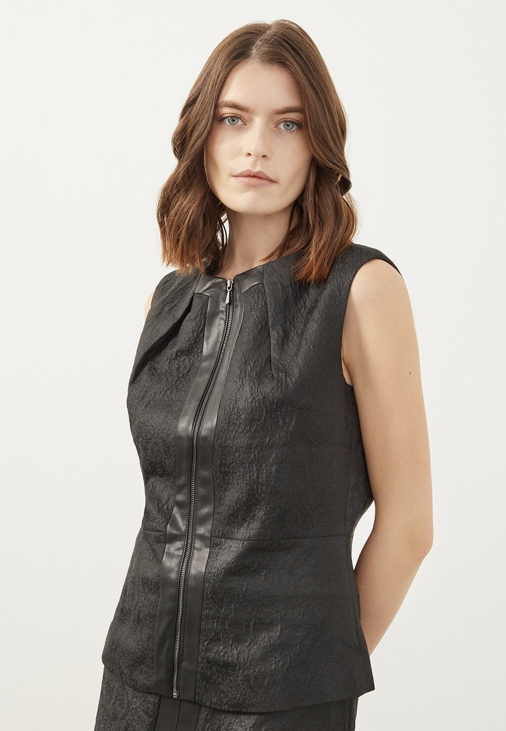Жилет Just Like You, черный
Жилет Just Like You, черный