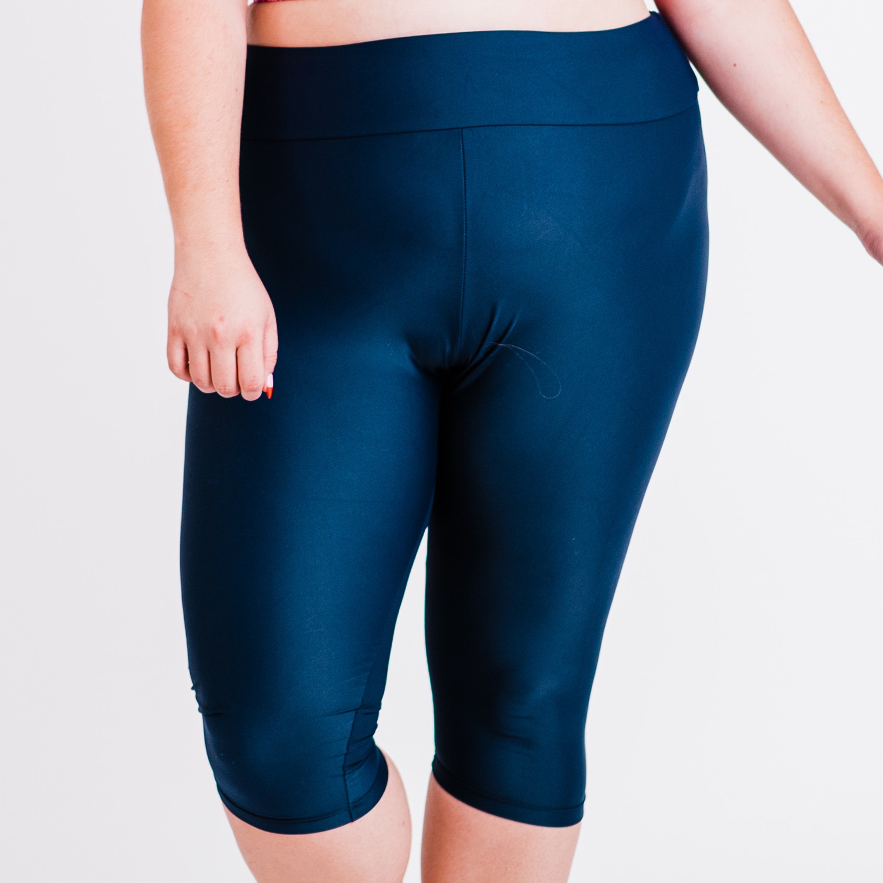 Женские леггинсы-капри с высокой талией для плавания Plus Women's Calypsa, темно-синий
Женские леггинсы-капри с высокой талией для плавания Plus Women's Calypsa, темно-синий