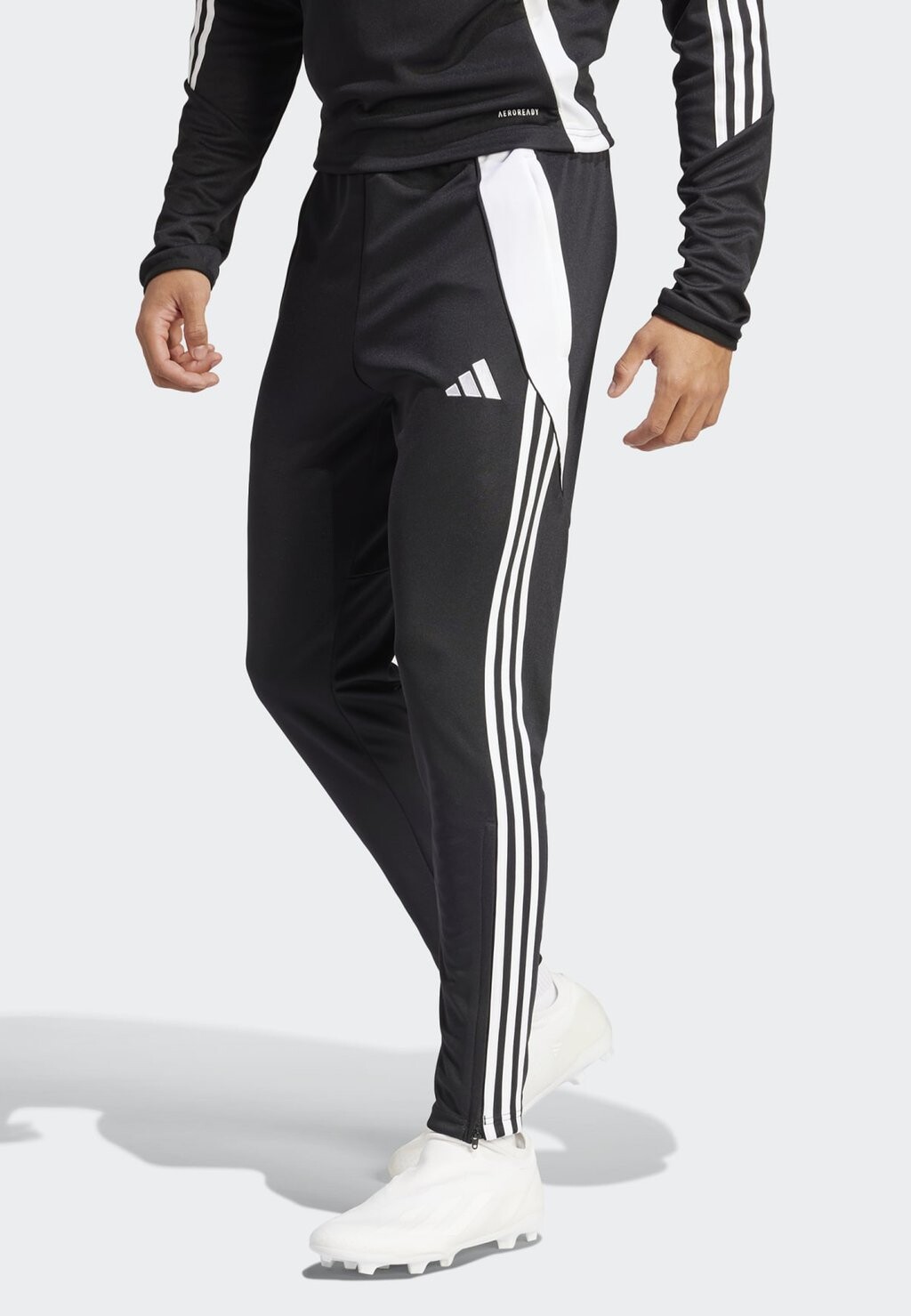 Брюки для бега TIRO24 TRAINING SLIM adidas Performance, цвет black white
Брюки для бега TIRO24 TRAINING SLIM adidas Performance, цвет black white