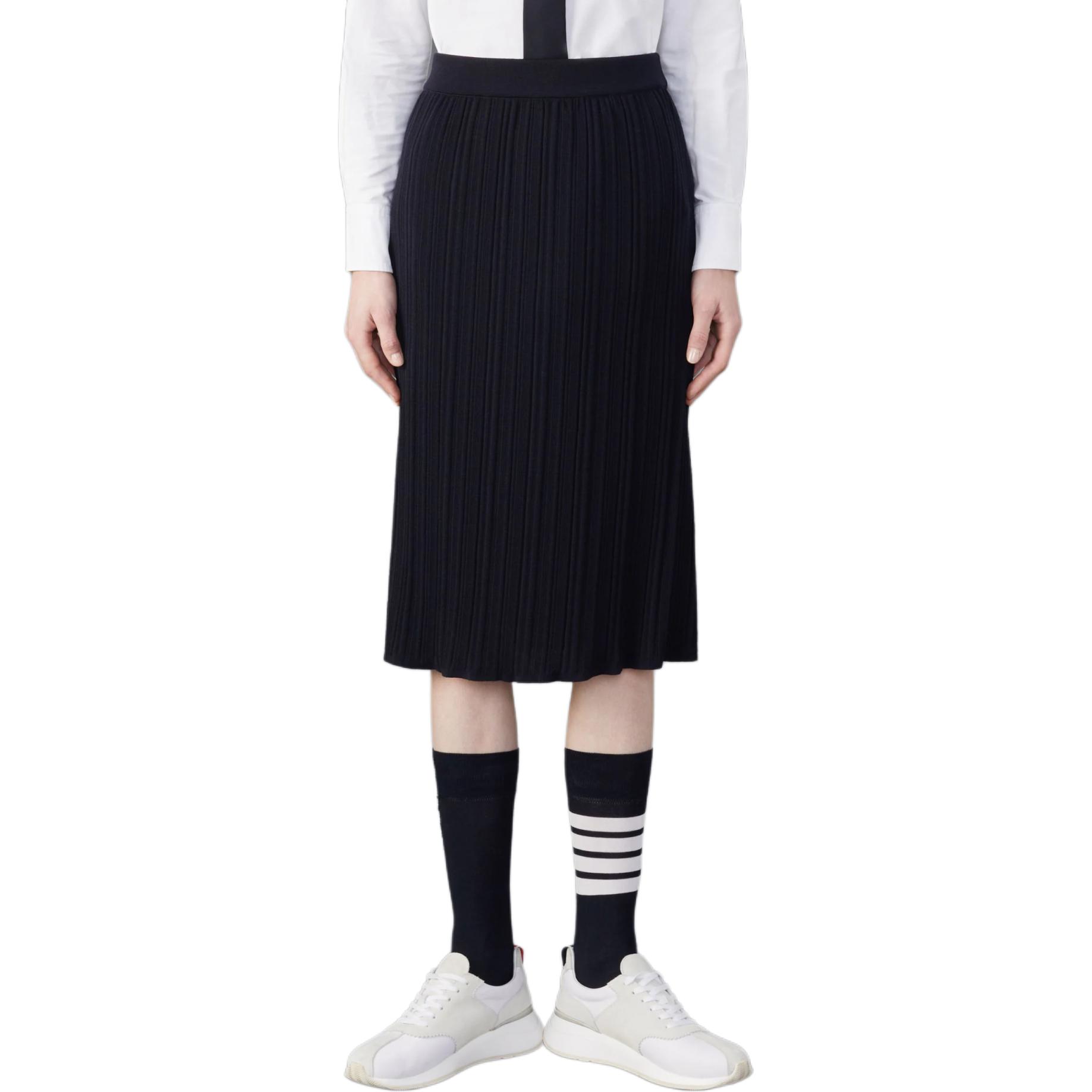 Плиссированная юбка миди из virgin wool THOM BROWNE, черный
Плиссированная юбка миди из virgin wool THOM BROWNE, черный