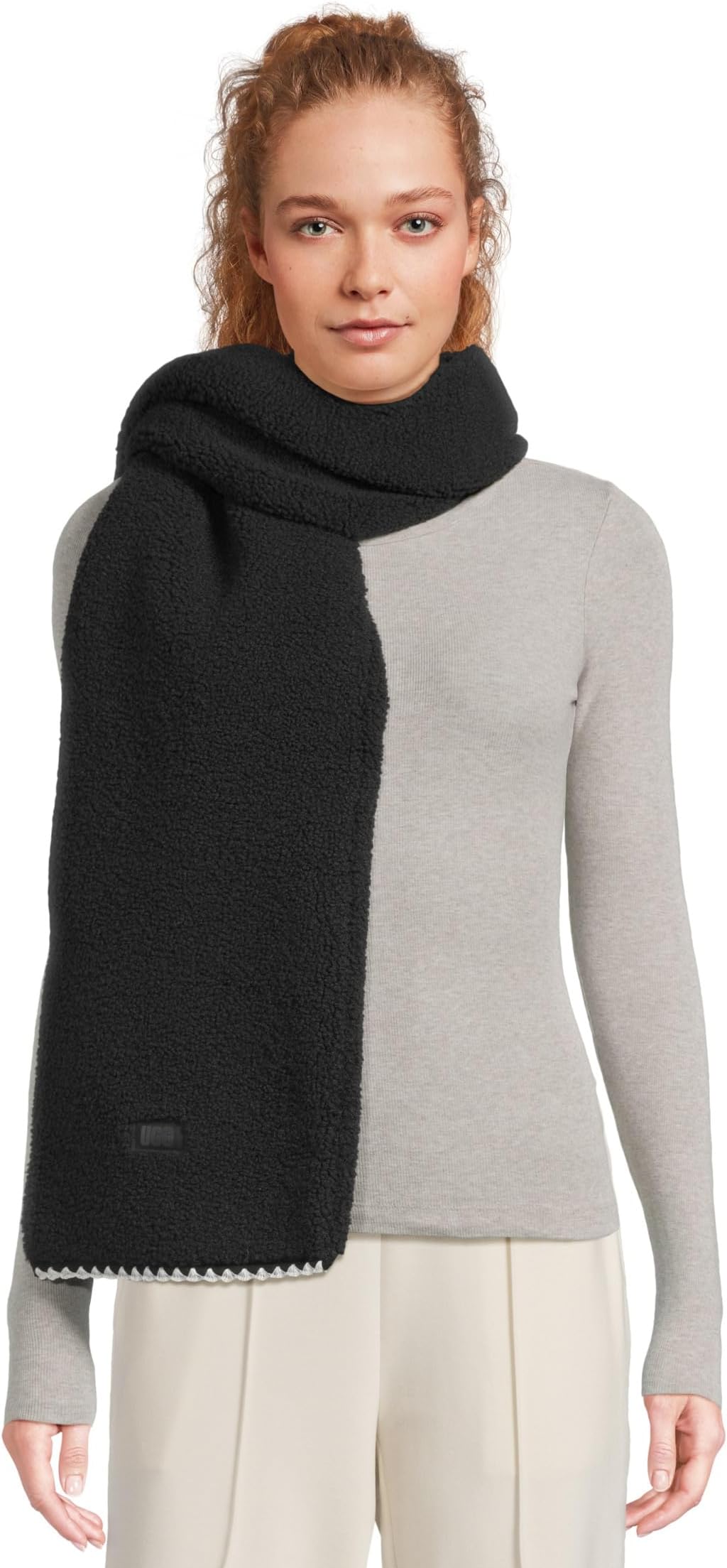 Шарф UGG Women's Uggfluff Scalloped Scarf, Black
Шарф UGG Women's Uggfluff Scalloped Scarf, Black
