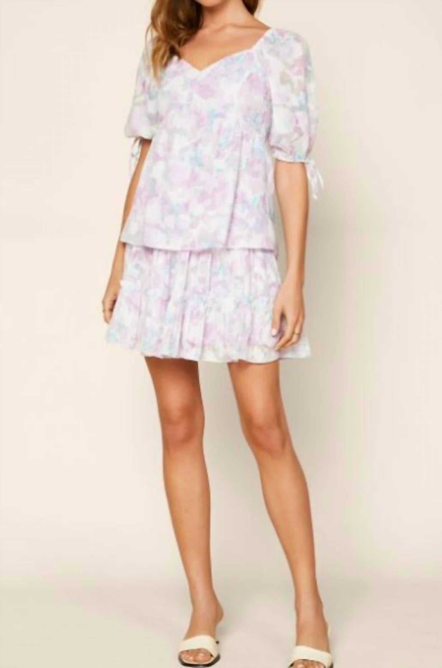 Цветочный топ фиолетового цвета SKIES ARE BLUE
Цветочный топ фиолетового цвета SKIES ARE BLUE