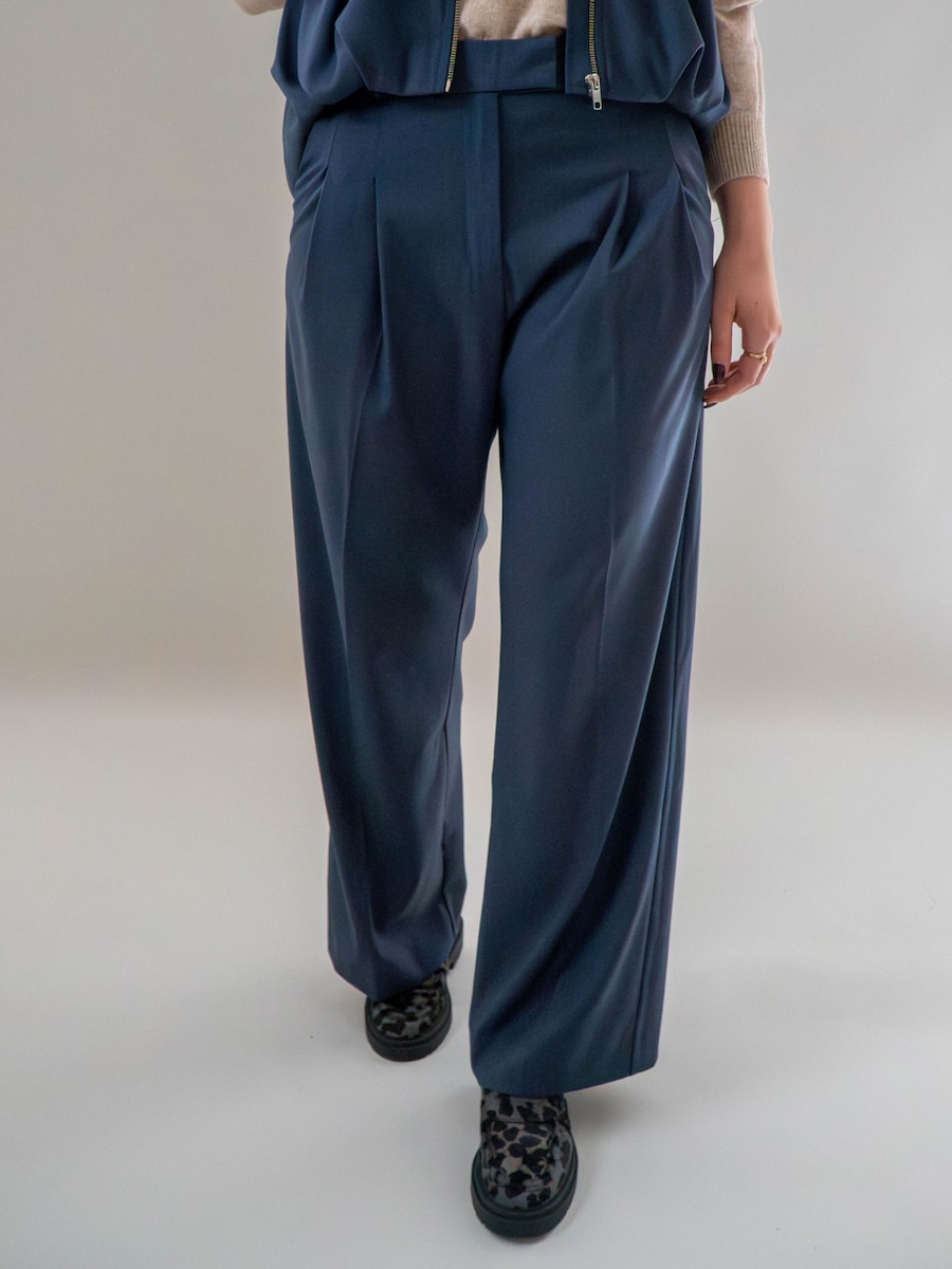 Широкие брюки со складками спереди WEARABLE STORIES Daria, синий
Широкие брюки со складками спереди WEARABLE STORIES Daria, синий