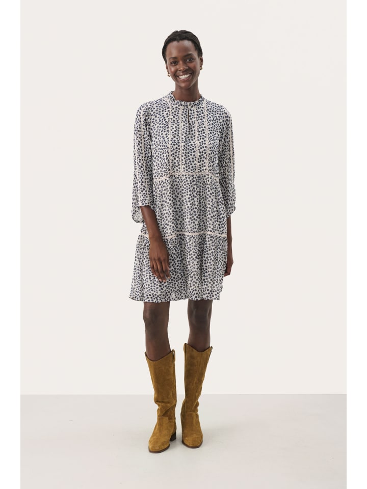 Платье NibiPW, прямого кроя, темно-синее, с мини-сеткой в цветочек PART TWO
Платье NibiPW, прямого кроя, темно-синее, с мини-сеткой в цветочек PART TWO